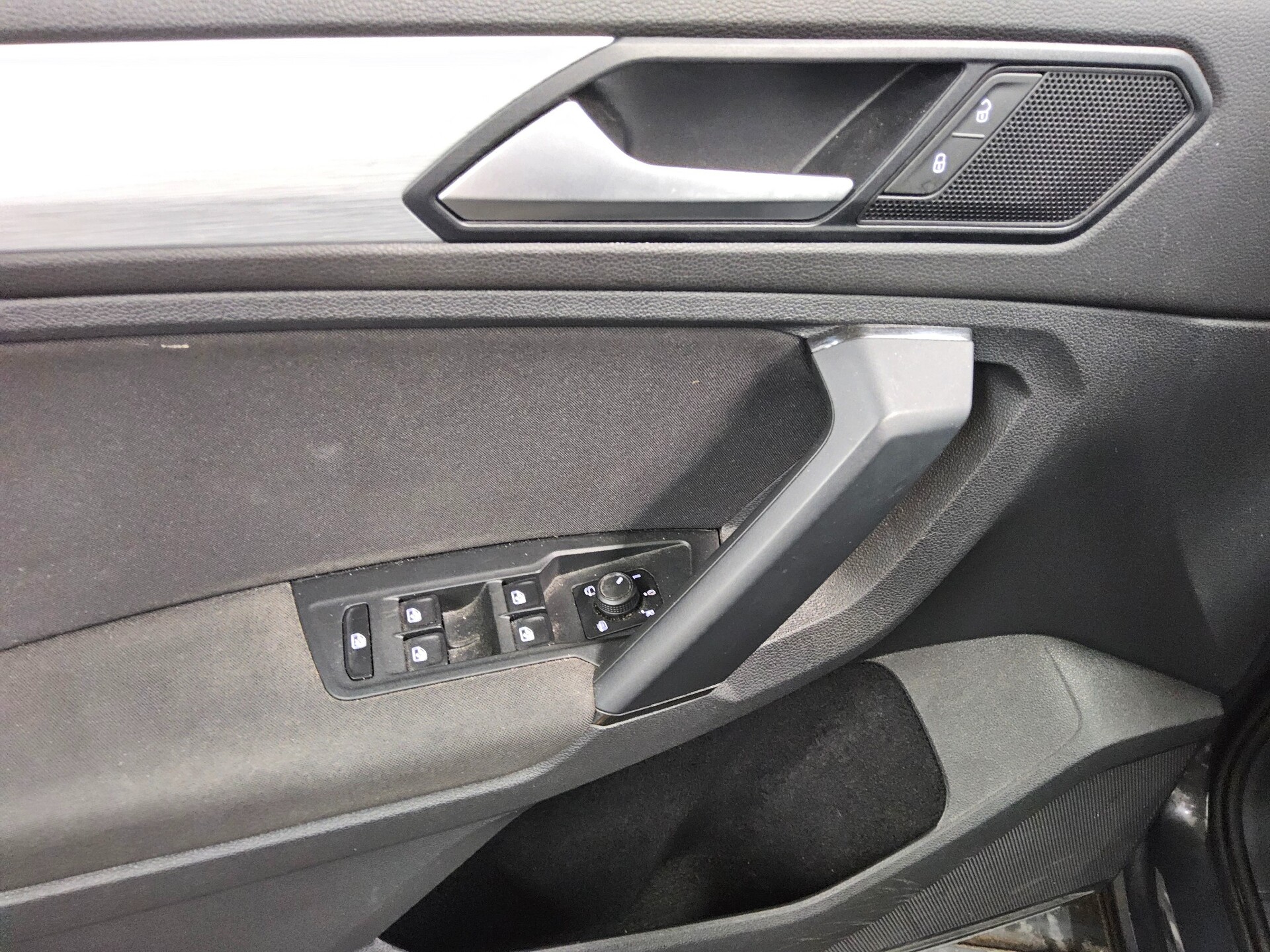 Volkswagen Tiguan 2.0 TDI Comf. Navi AHK AID 10