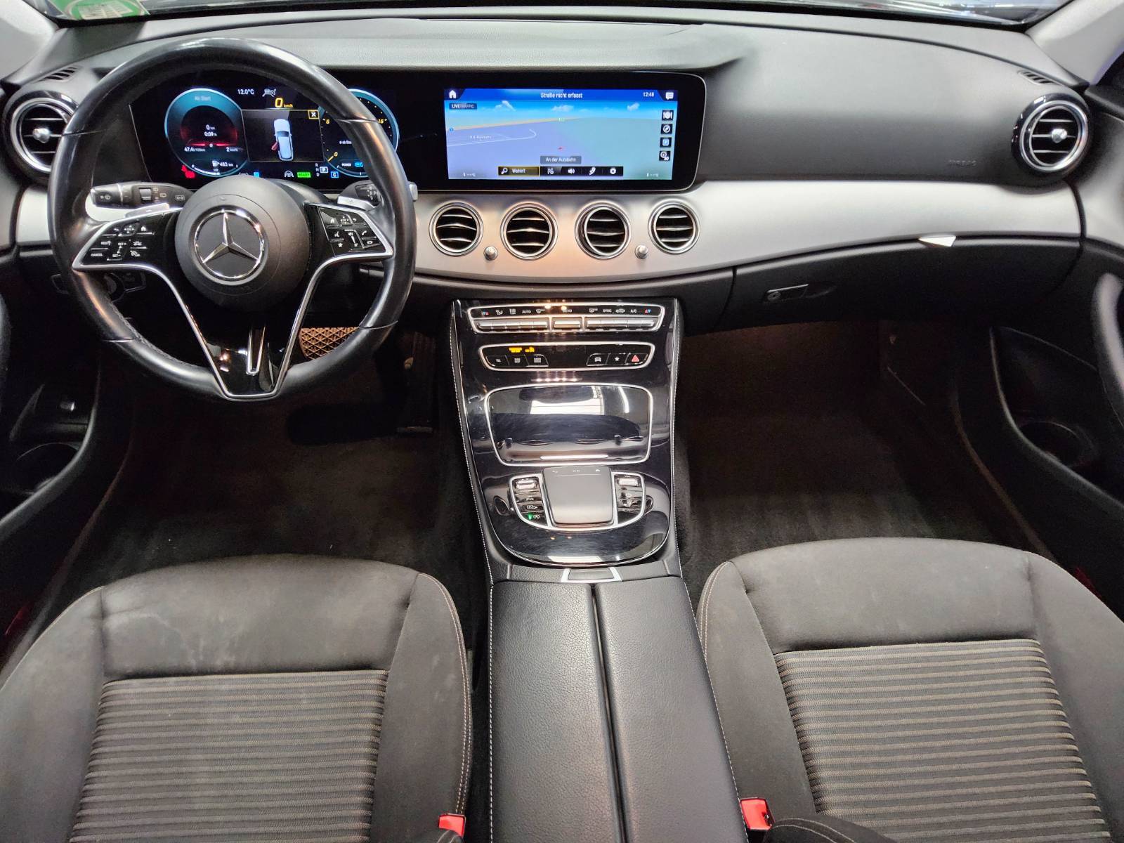 Mercedes-Benz E 220 T d Navi LED Widescreen AHK RfK Distronic+ 5