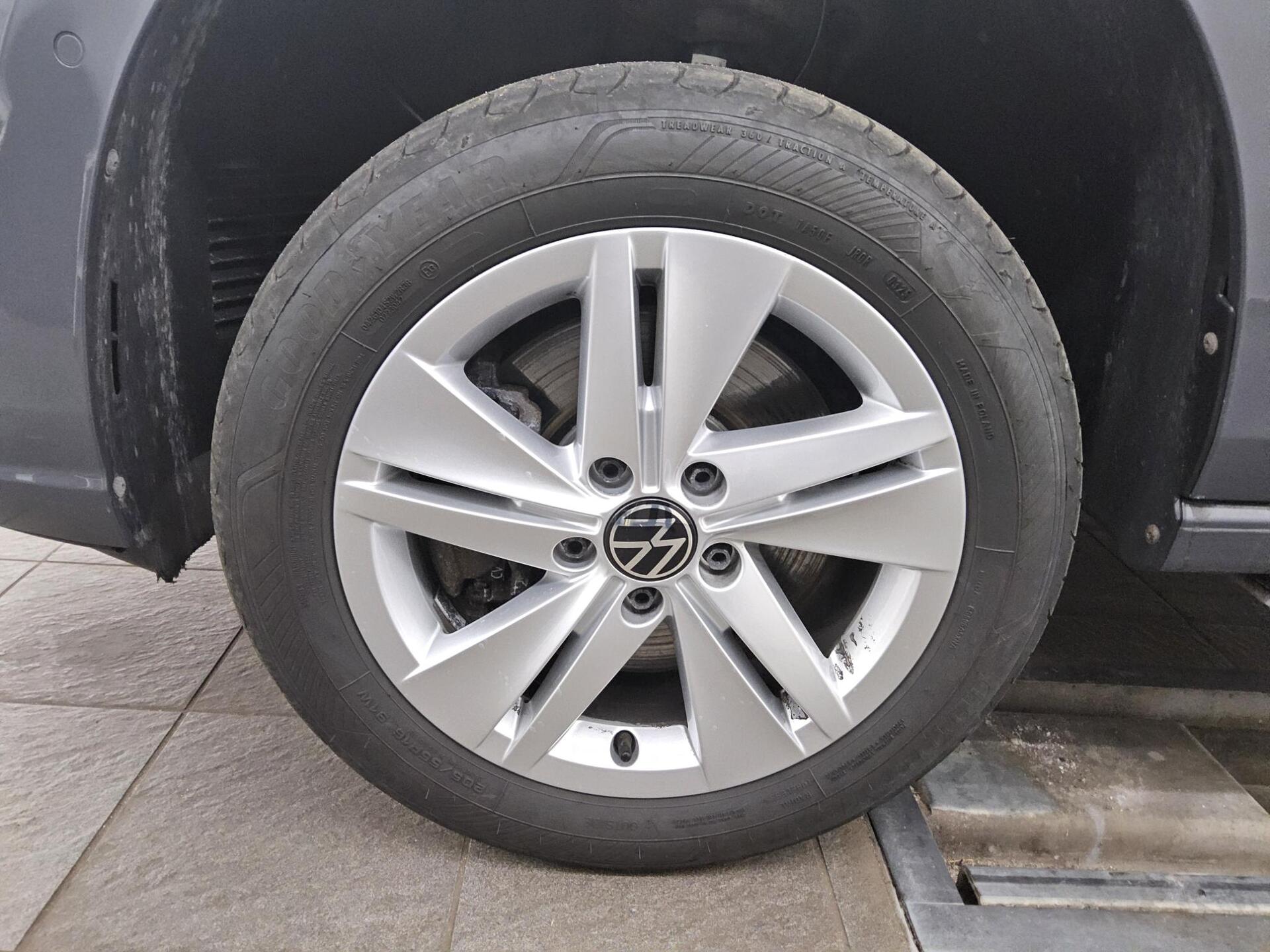 Volkswagen Golf-8 Var. 2.0 TDI Life Navi LED DC ACC PDC BT 11