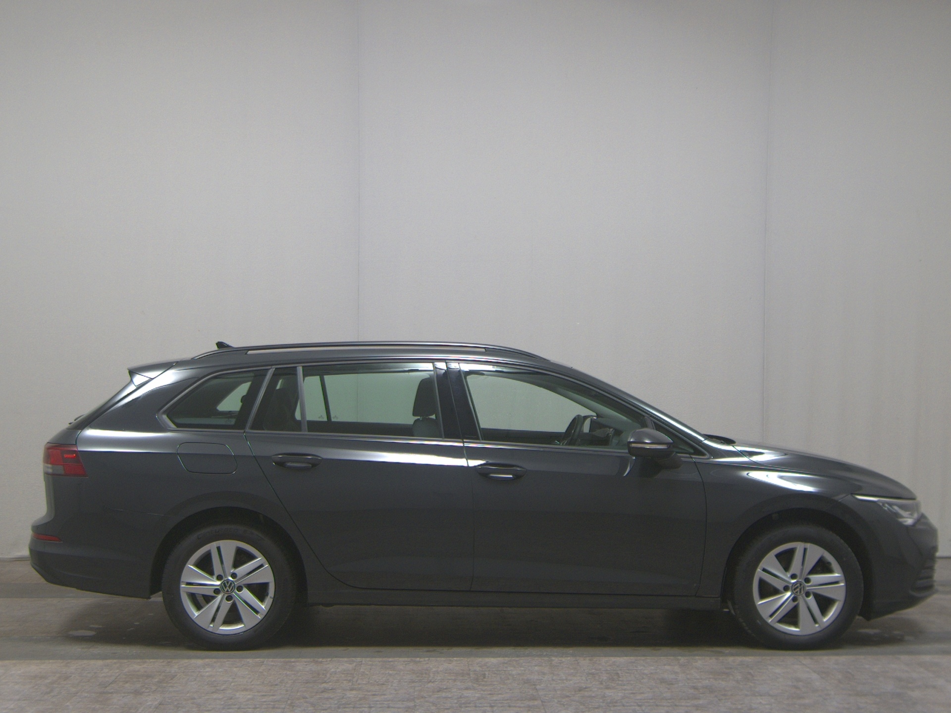 Volkswagen Golf-8 Var. 2.0 TDI Life Navi LED DC AHK ACC PDC