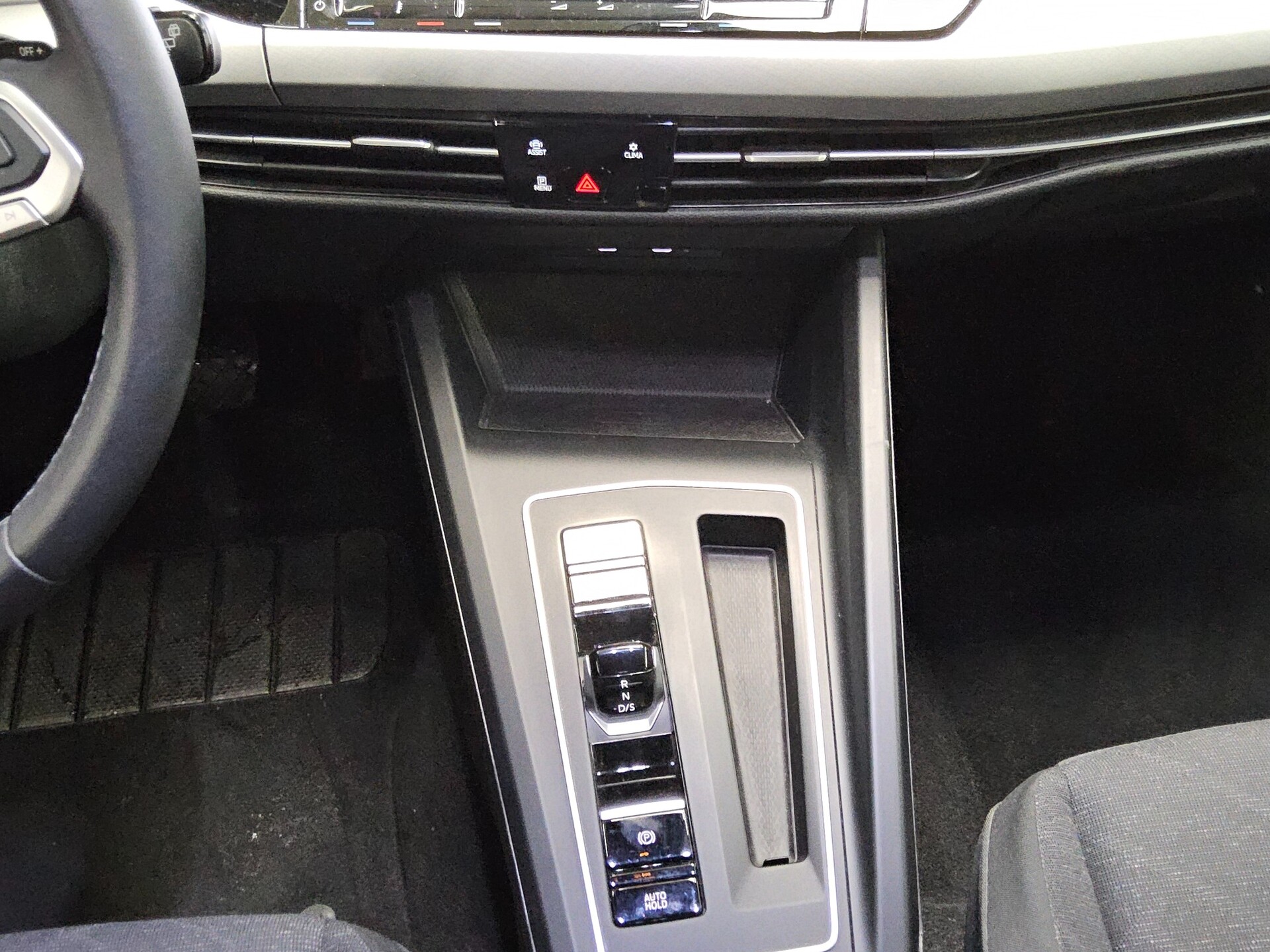 Volkswagen Golf-8 Var. 2.0 TDI Life Navi LED DC AHK ACC PDC 6