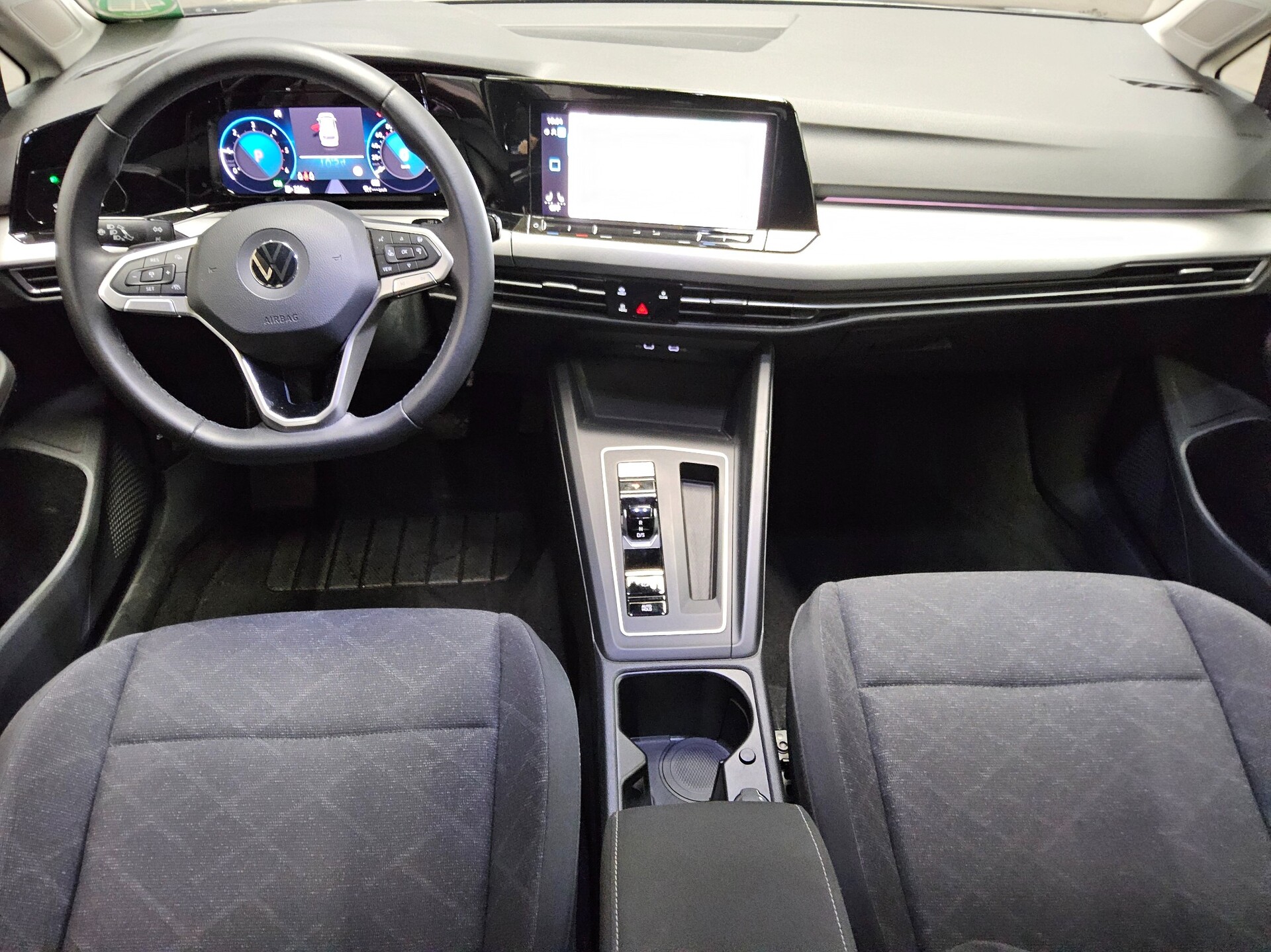 Volkswagen Golf-8 Var. 2.0 TDI Life Navi LED DC AHK ACC PDC 5