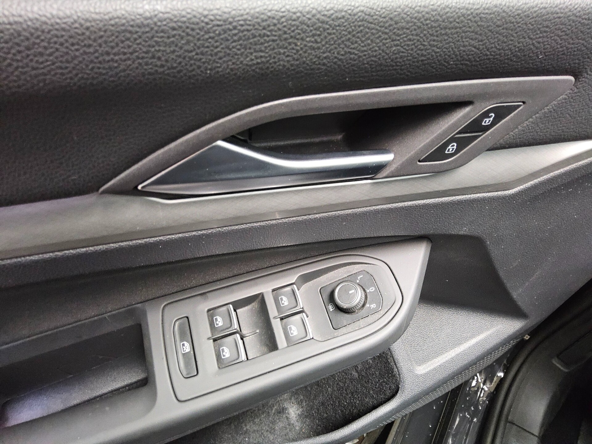 Volkswagen Golf-8 Var. 2.0 TDI Life Navi LED DC AHK ACC PDC 10