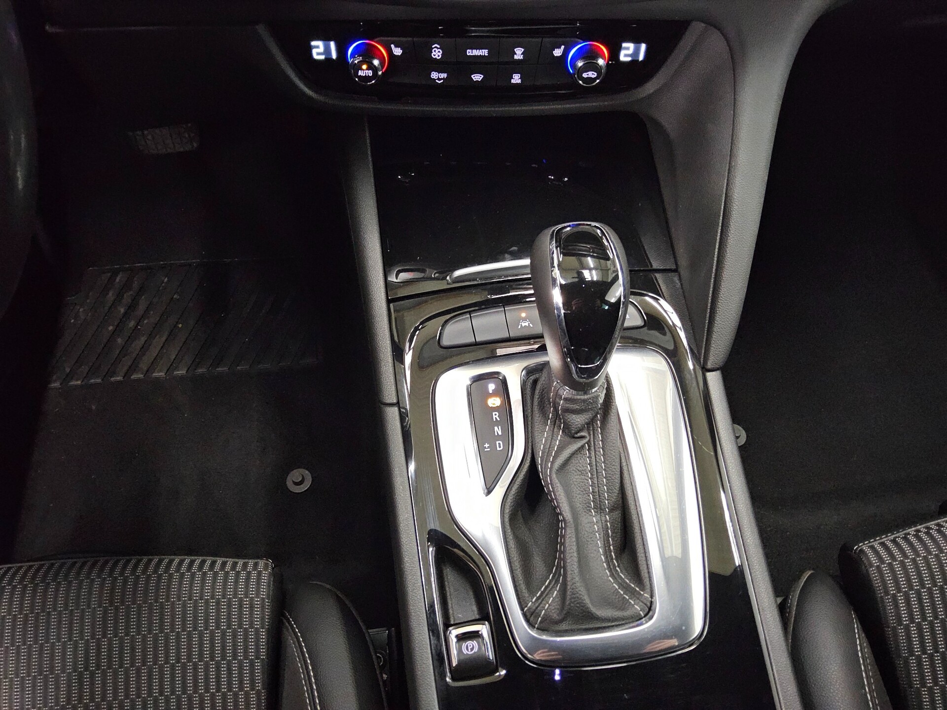 Opel Insignia ST 2.0 D Business Ed. Navi LED HuD AHK 6