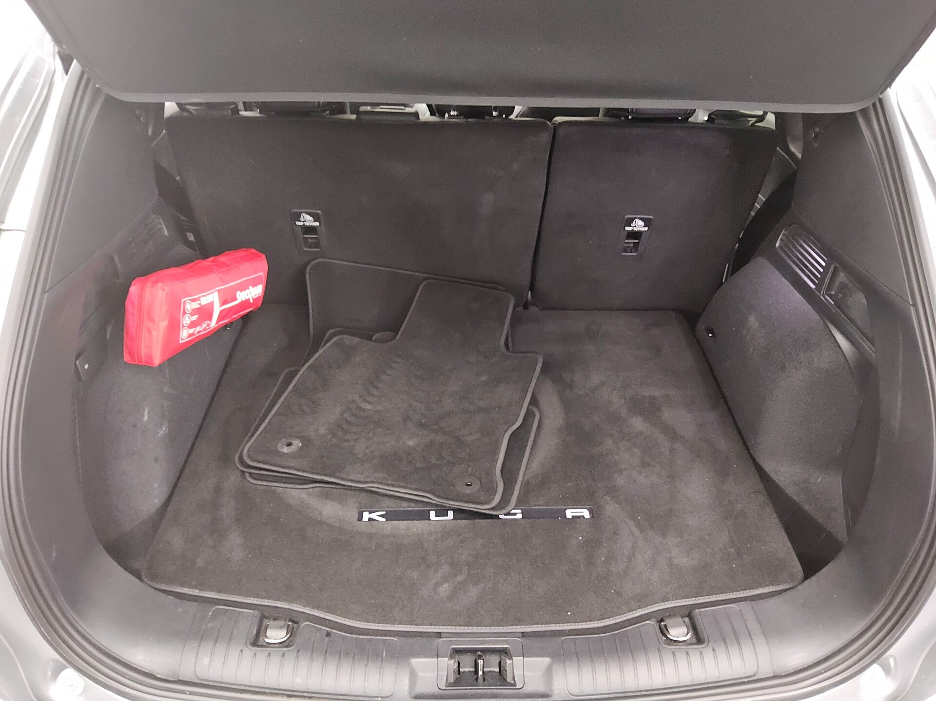 Ford Kuga 1.5 EB Titanium X Navi LED Pano DC B&O AHK 12