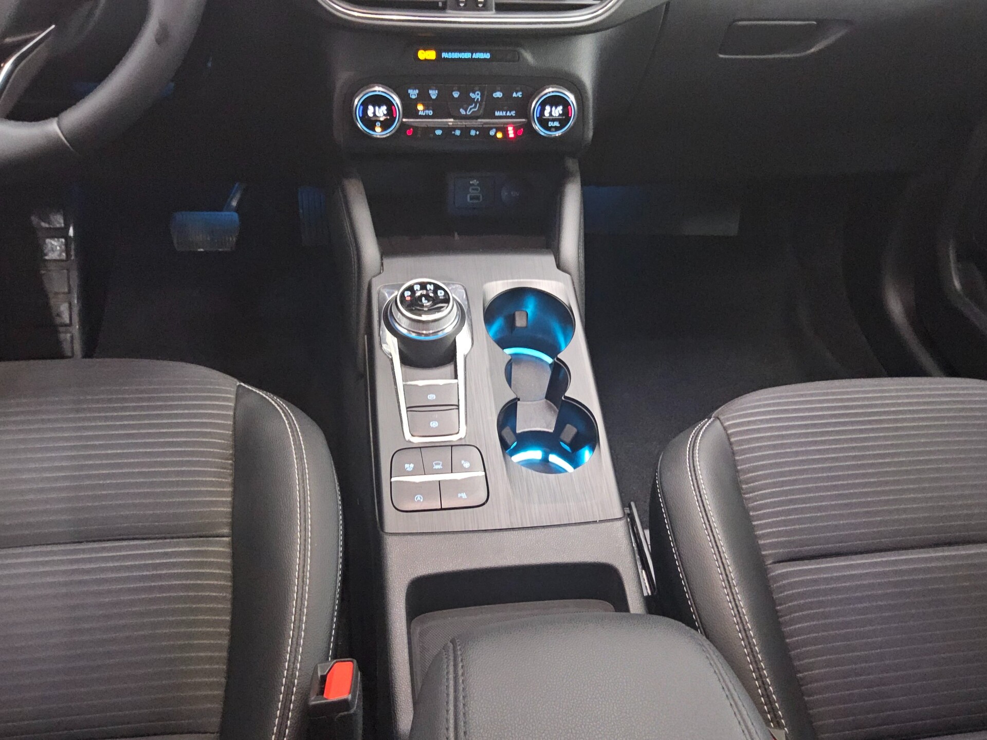 Ford Kuga 1.5 EB Titanium X Navi LED Pano DC B&O AHK 6