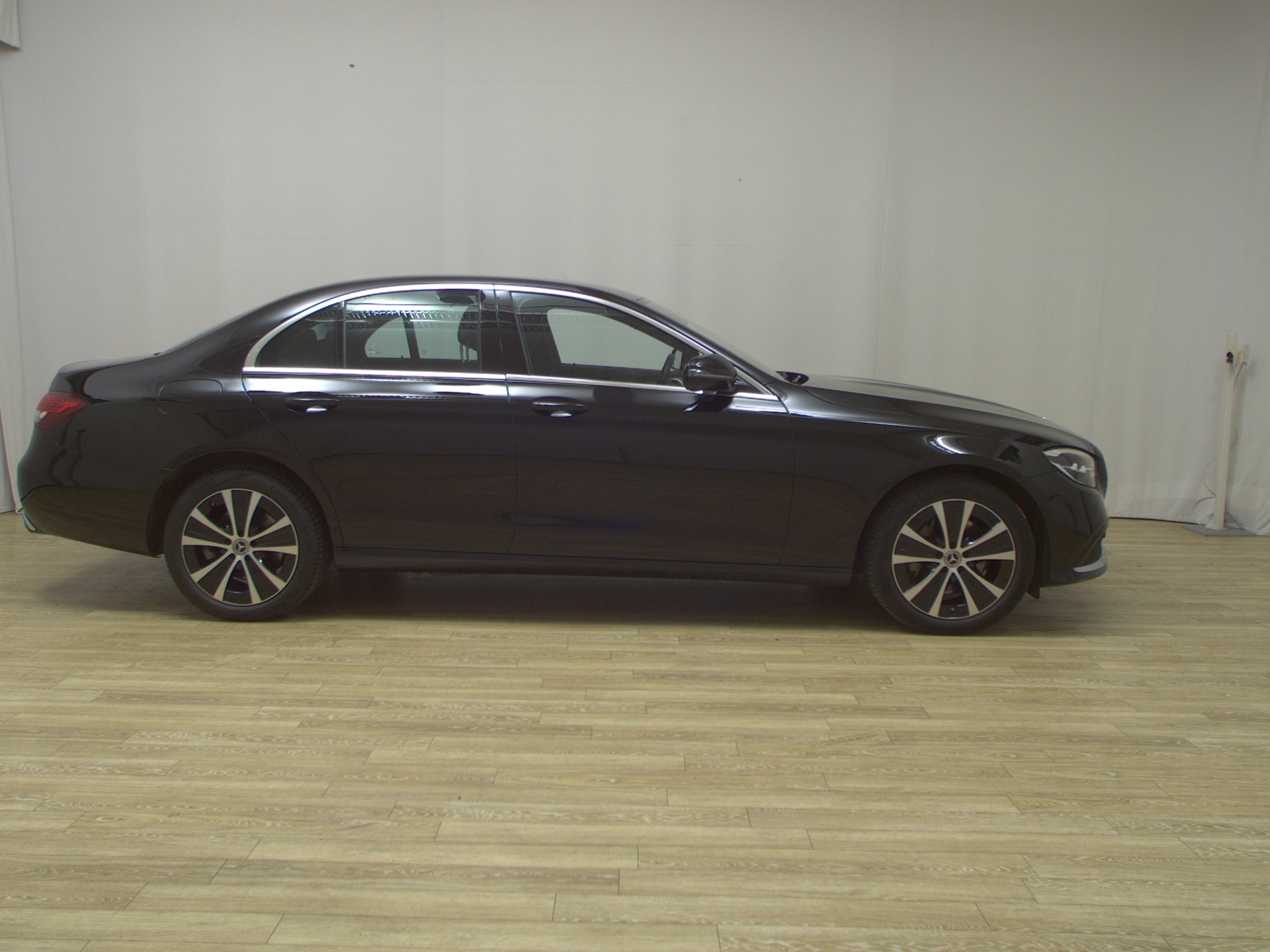 Mercedes-Benz E 300 de Avantgarde Navi LED Widescreen AHK RfK