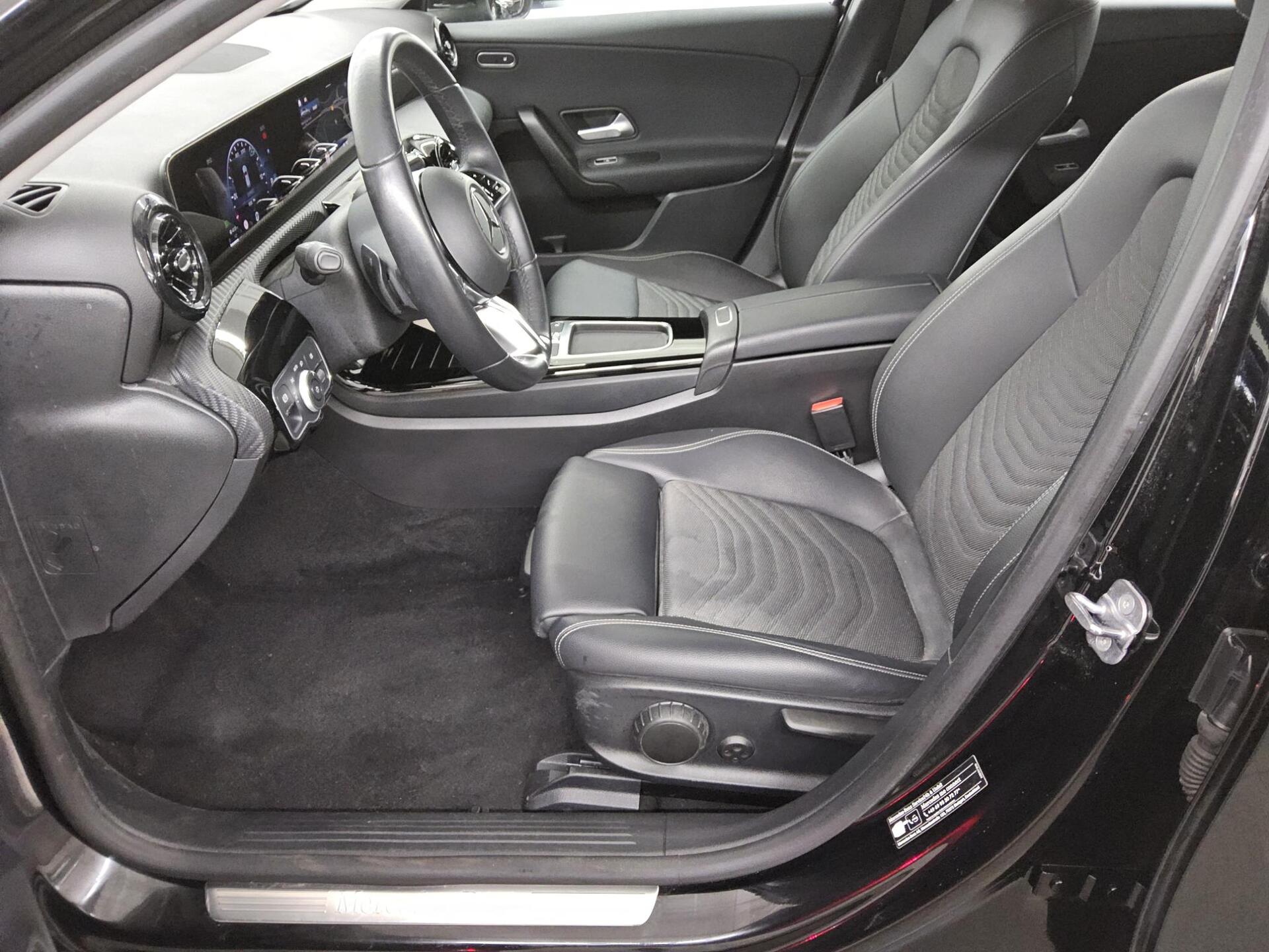 Mercedes-Benz A 200 d Navi LED RFK MBUX PDC Shz 9