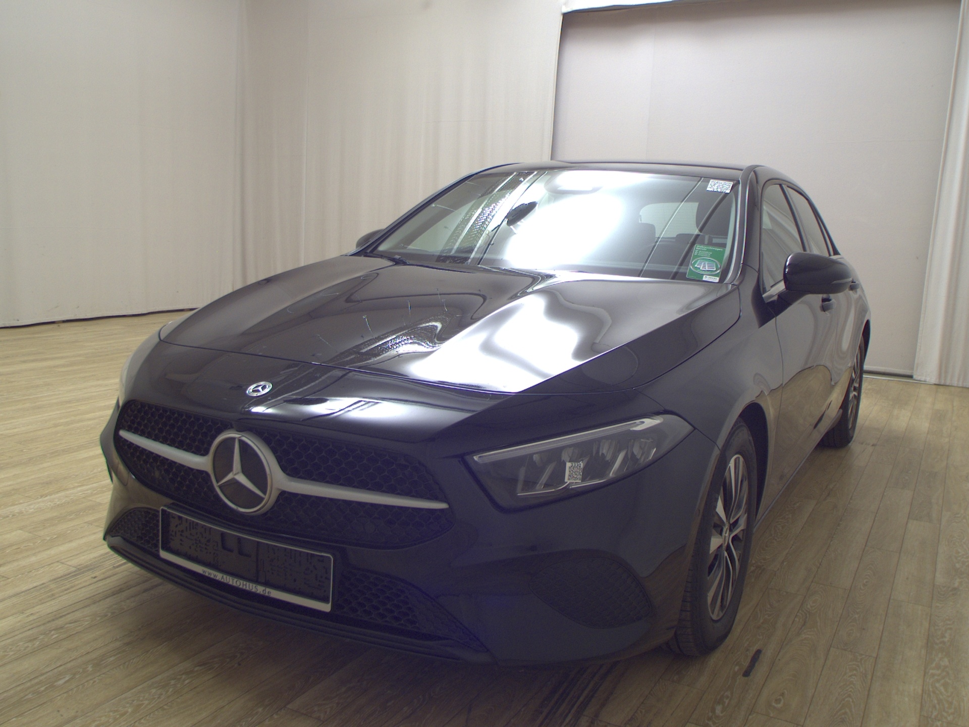 Mercedes-Benz A 200 d Navi LED RFK MBUX PDC Shz 2