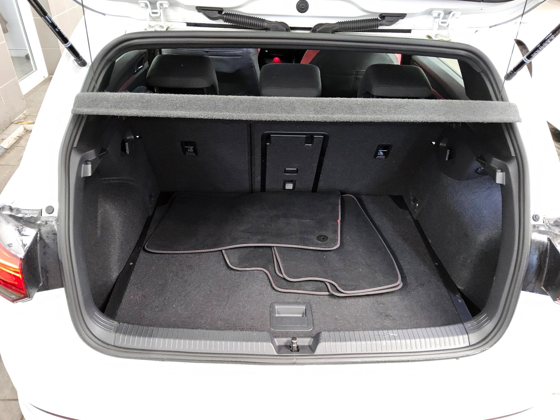 Volkswagen Golf-8 2.0 TSI GTI LED+ DC 12