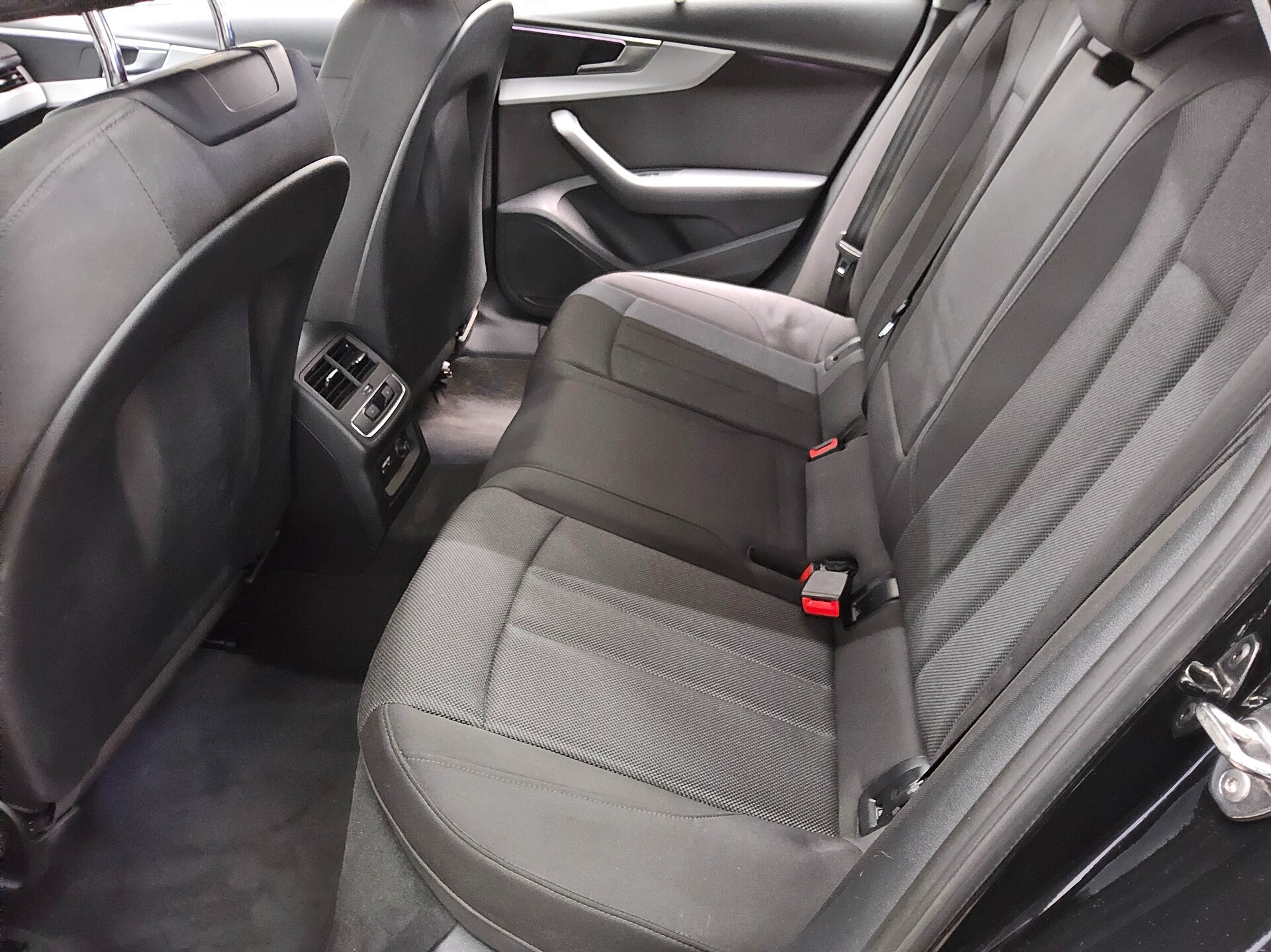 Audi A4 Avant 35 TDI S-Line Navi LED vc RfK ACC PDC 13