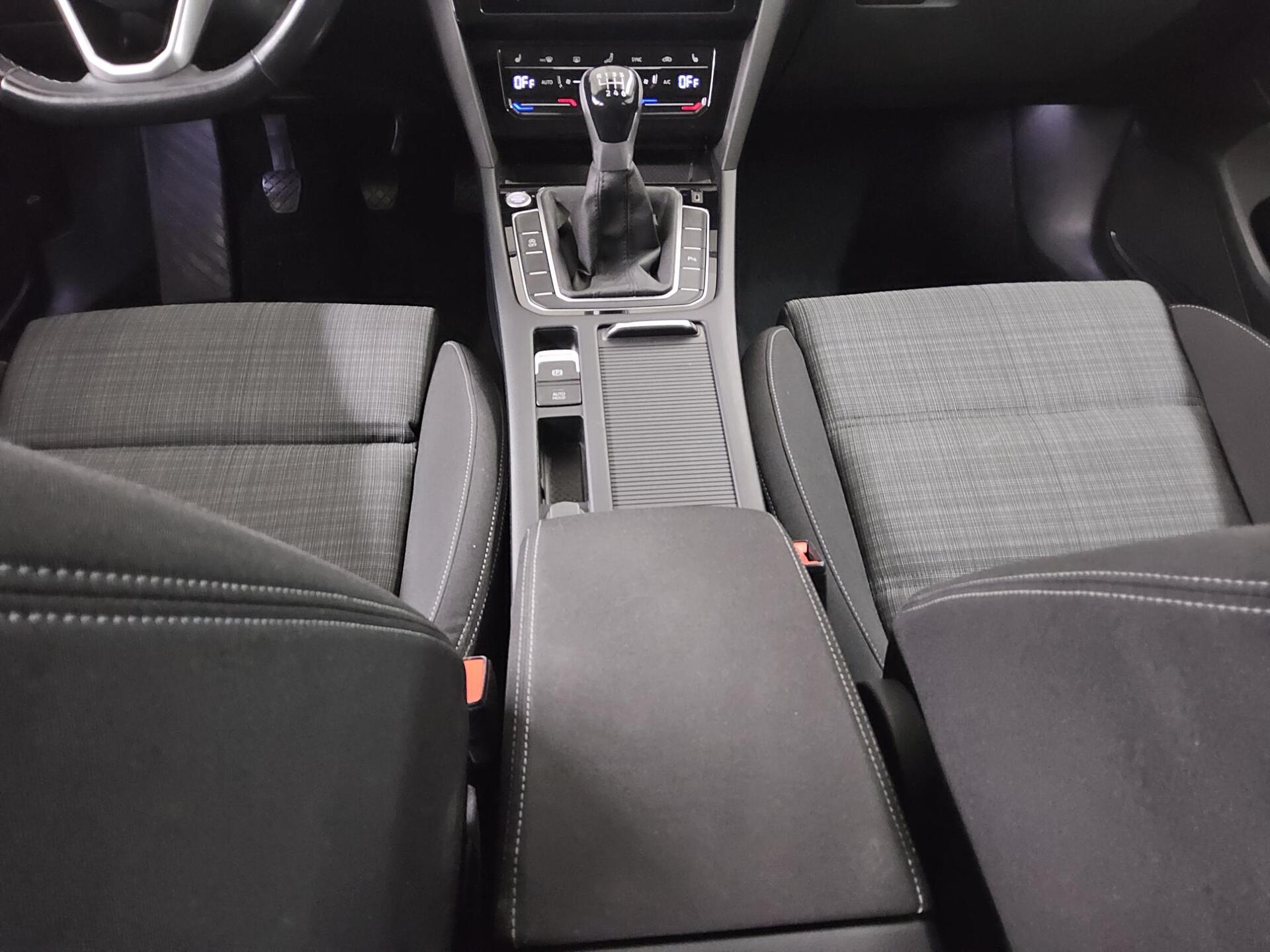 Volkswagen Passat Var. 2.0 TDI Business Navi LED PDC RfK 6