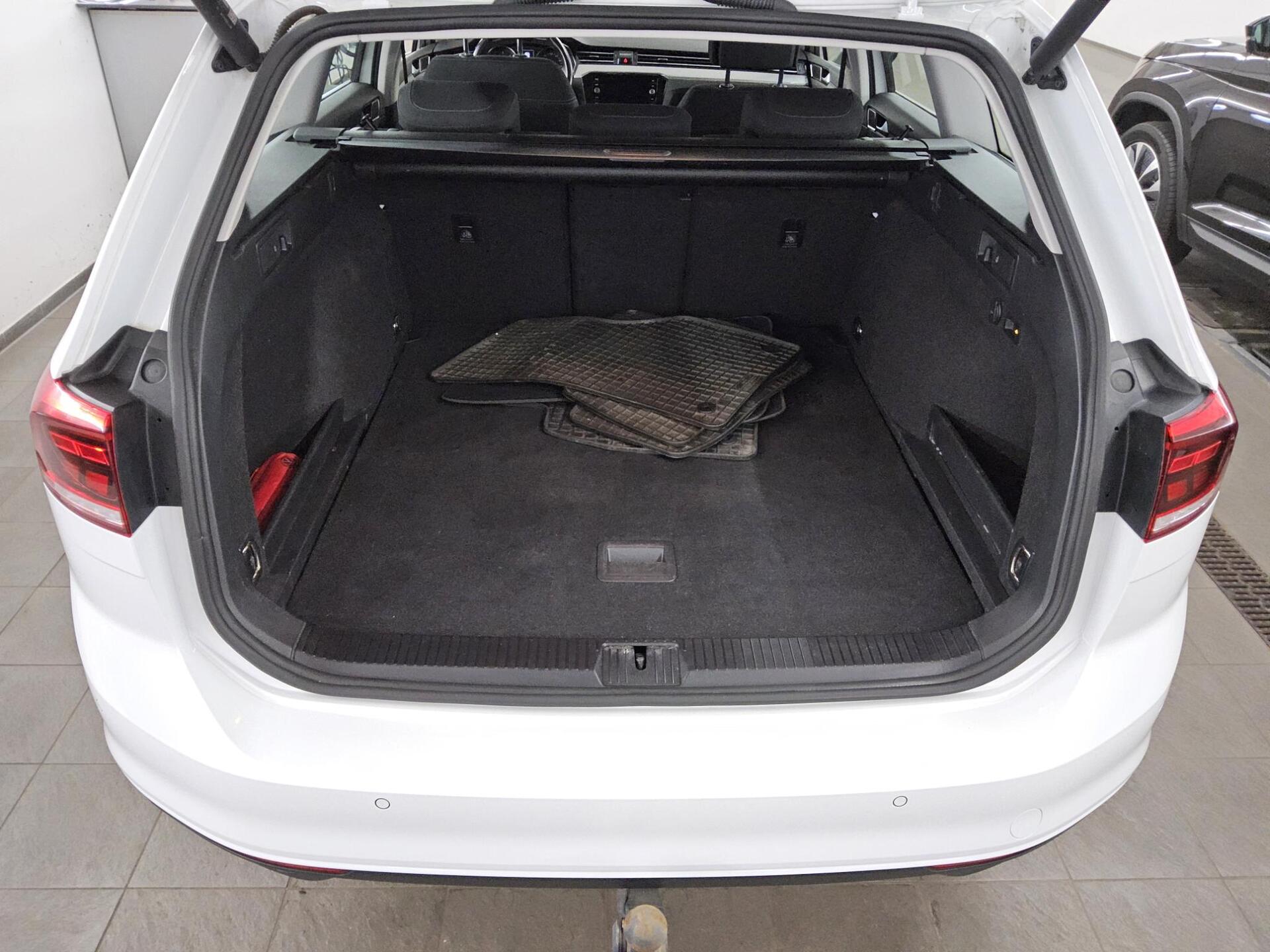 Volkswagen Passat Var. 2.0 TDI Business Navi LED PDC RfK 11