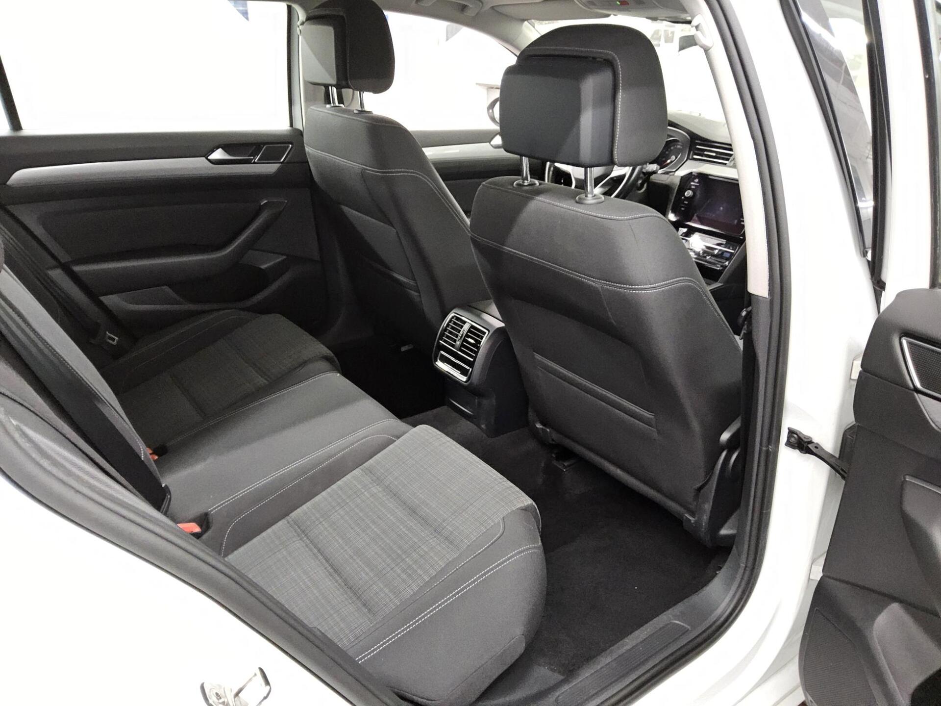 Volkswagen Passat Var. 2.0 TDI Business Navi LED PDC RfK 13