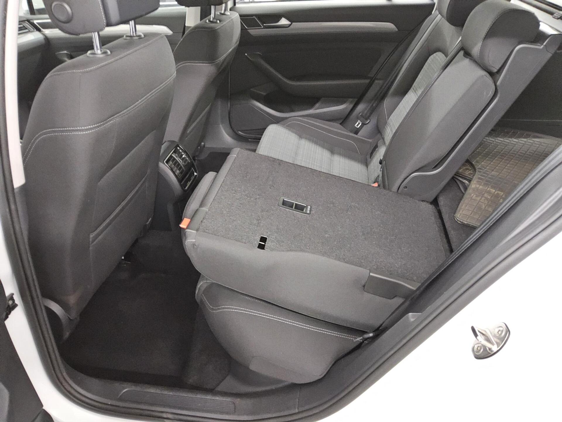 Volkswagen Passat Var. 2.0 TDI Business Navi LED PDC RfK 12