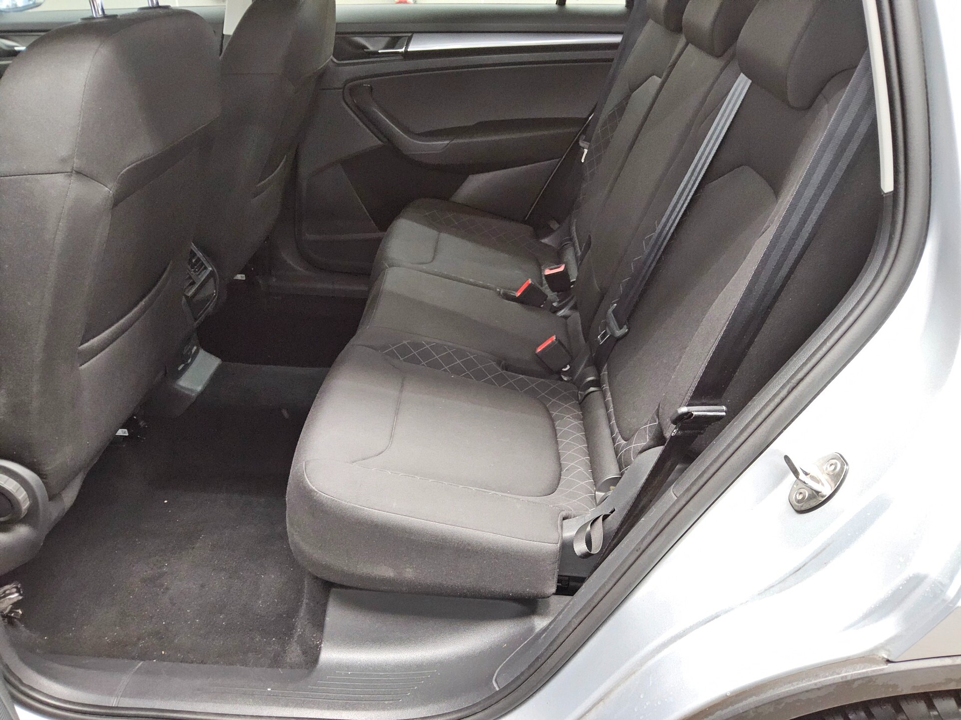 Skoda Kodiaq 2.0 TDI Active Navi LED AHK PDC Shz BT 13