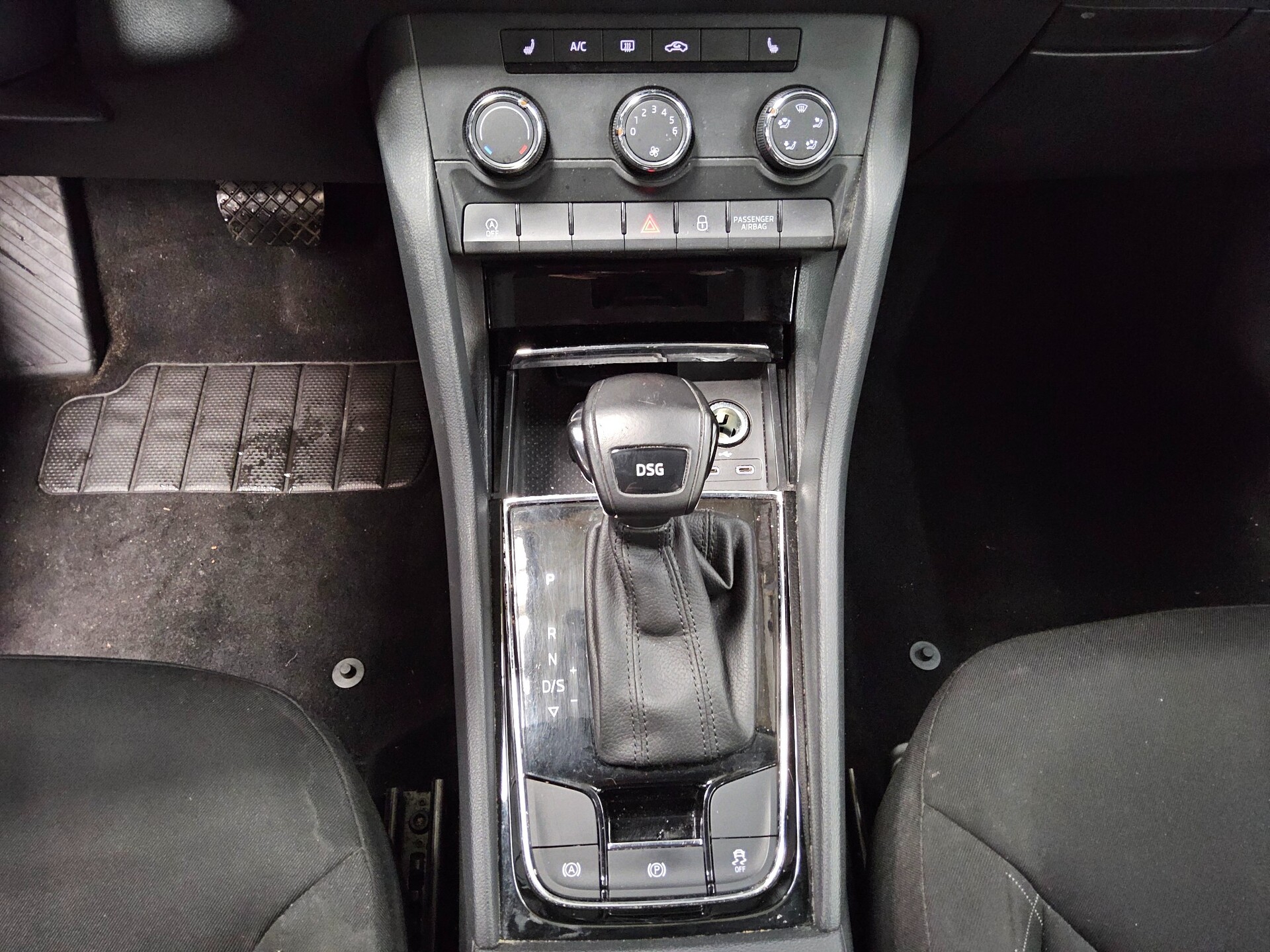 Skoda Kodiaq 2.0 TDI Active Navi LED AHK PDC Shz BT 6