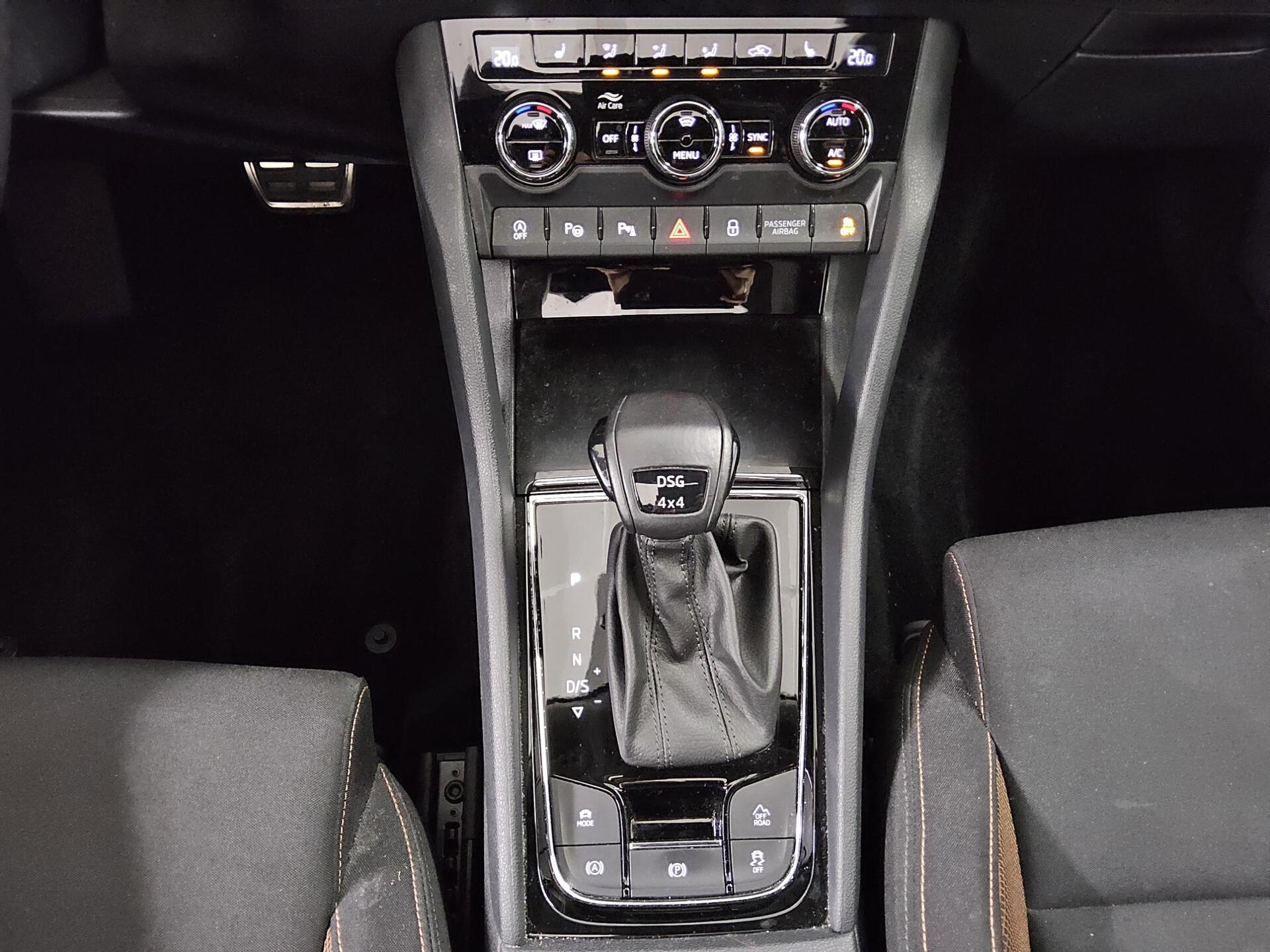 Skoda Karoq 2.0 TDI 4x4 Scout Navi LED vc Pano 6