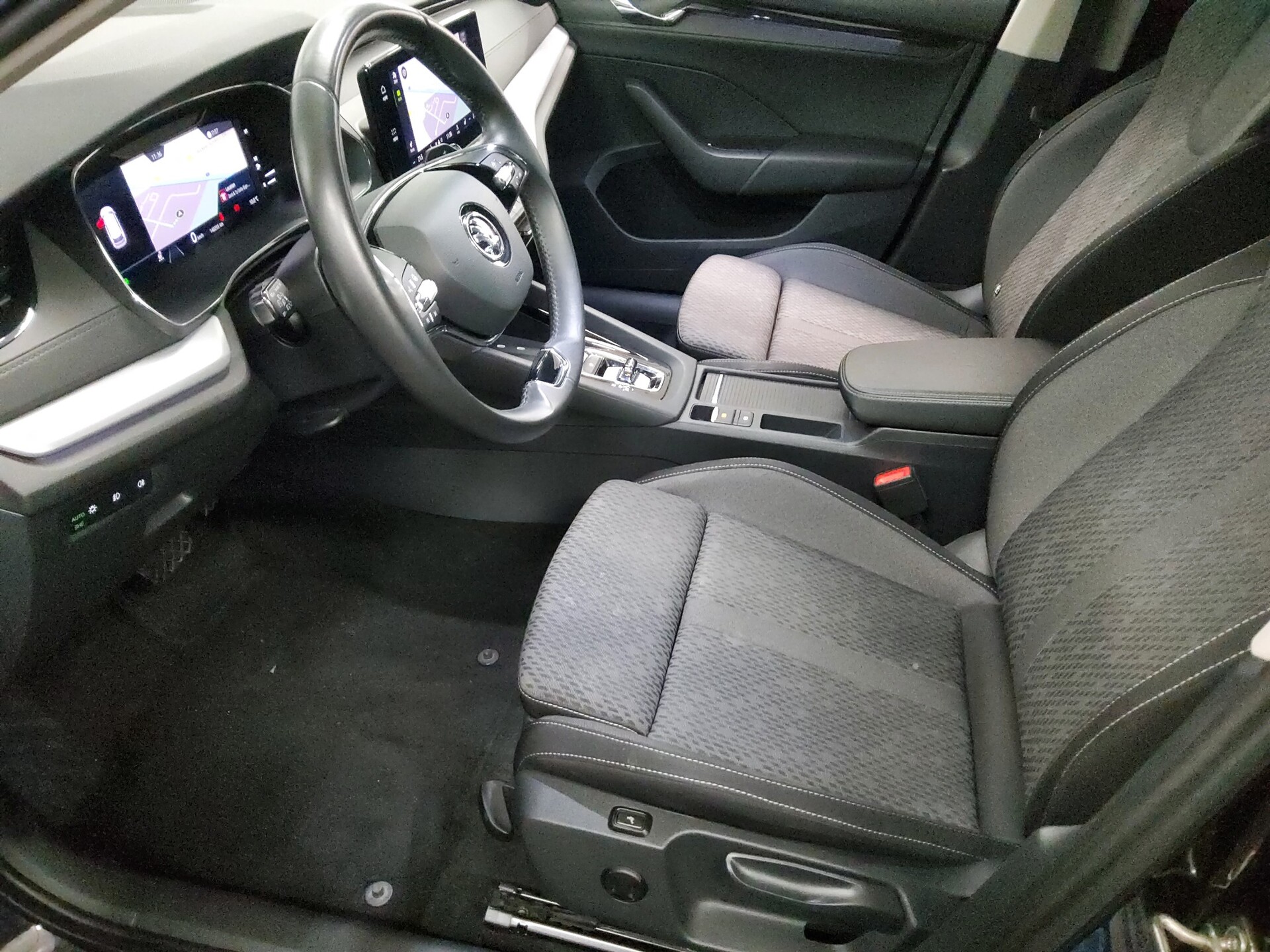 Skoda Octavia Kombi 2.0 TDI Clever Navi LED vc RfK PDC 9