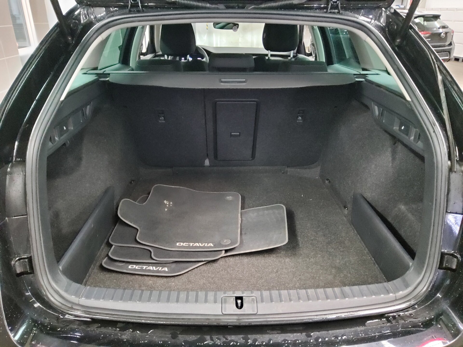 Skoda Octavia Kombi 2.0 TDI Clever Navi LED vc RfK PDC 13