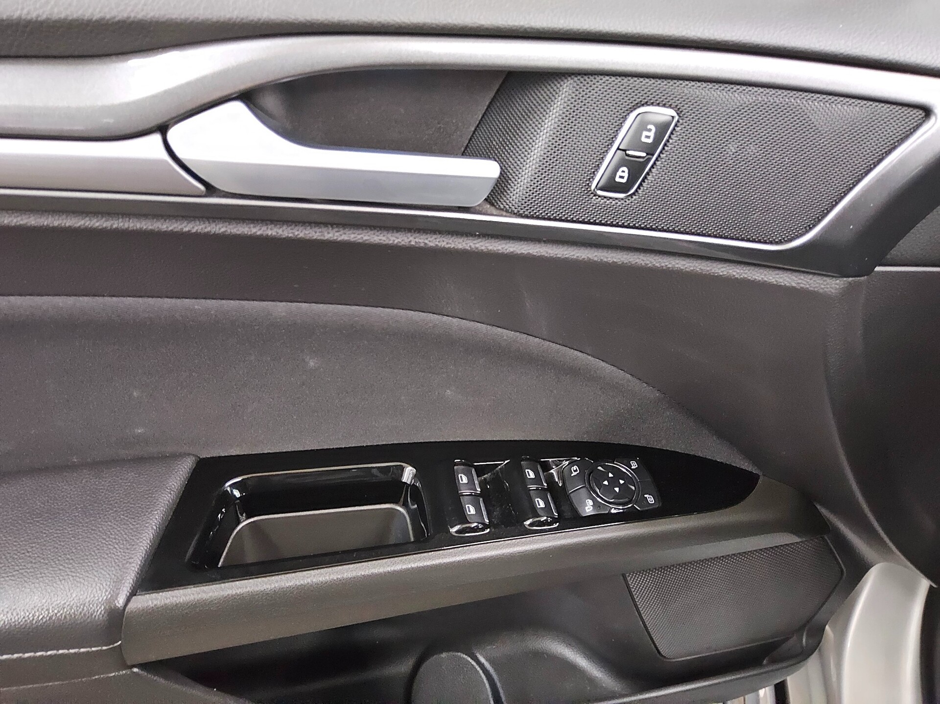 Ford Mondeo Turnier 2.0 EB Titanium Navi LED AHK ACC 9