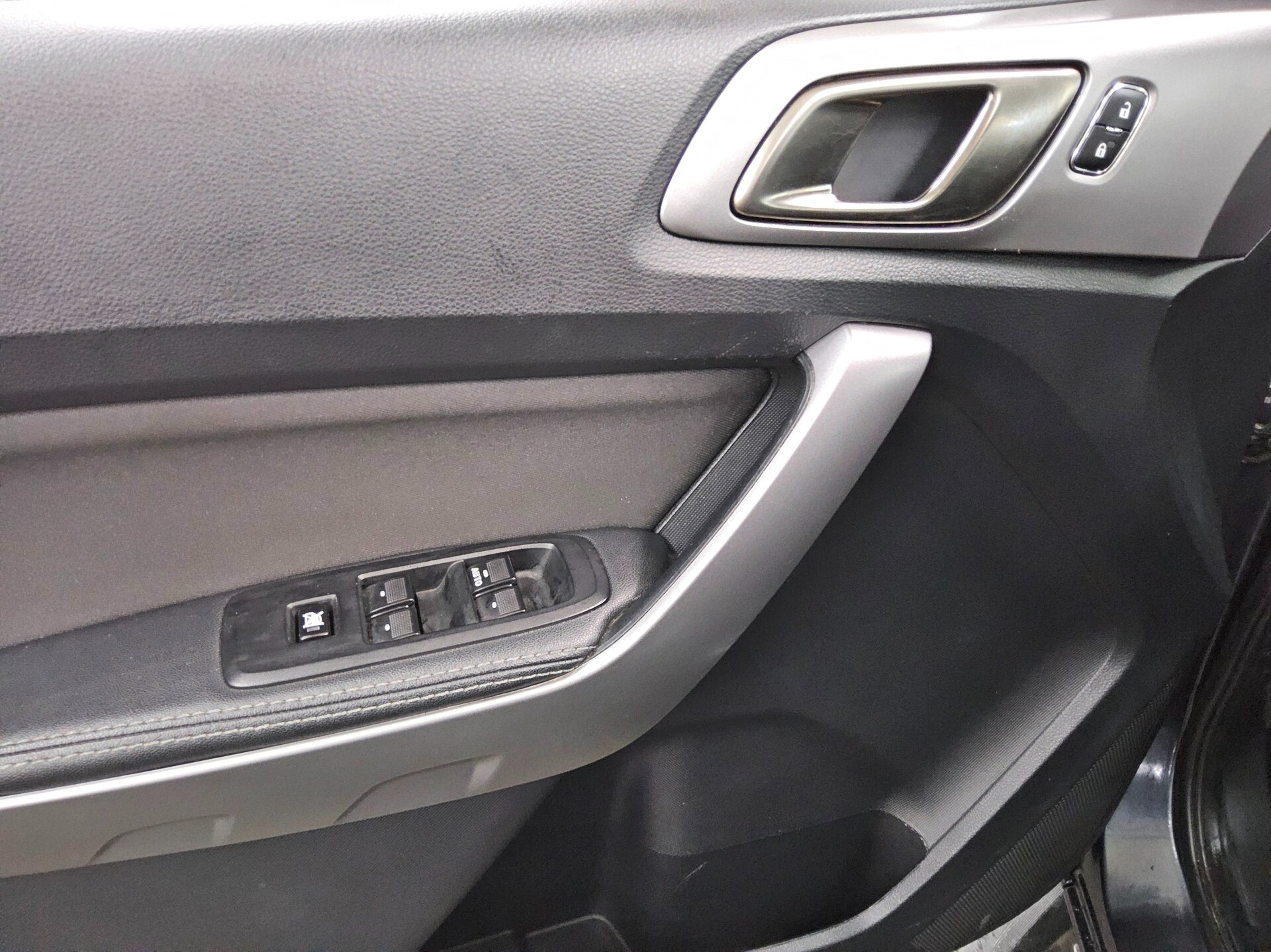 Ford Ranger 2.0 TDCI 4x4 Panther XLT DOKA Navi AHK 9