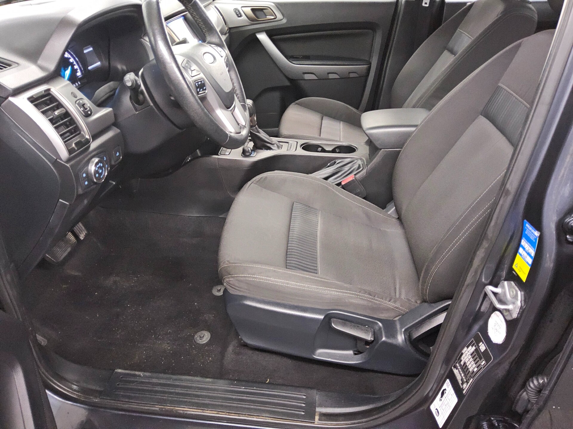 Ford Ranger 2.0 TDCI 4x4 Panther XLT DOKA Navi AHK 8