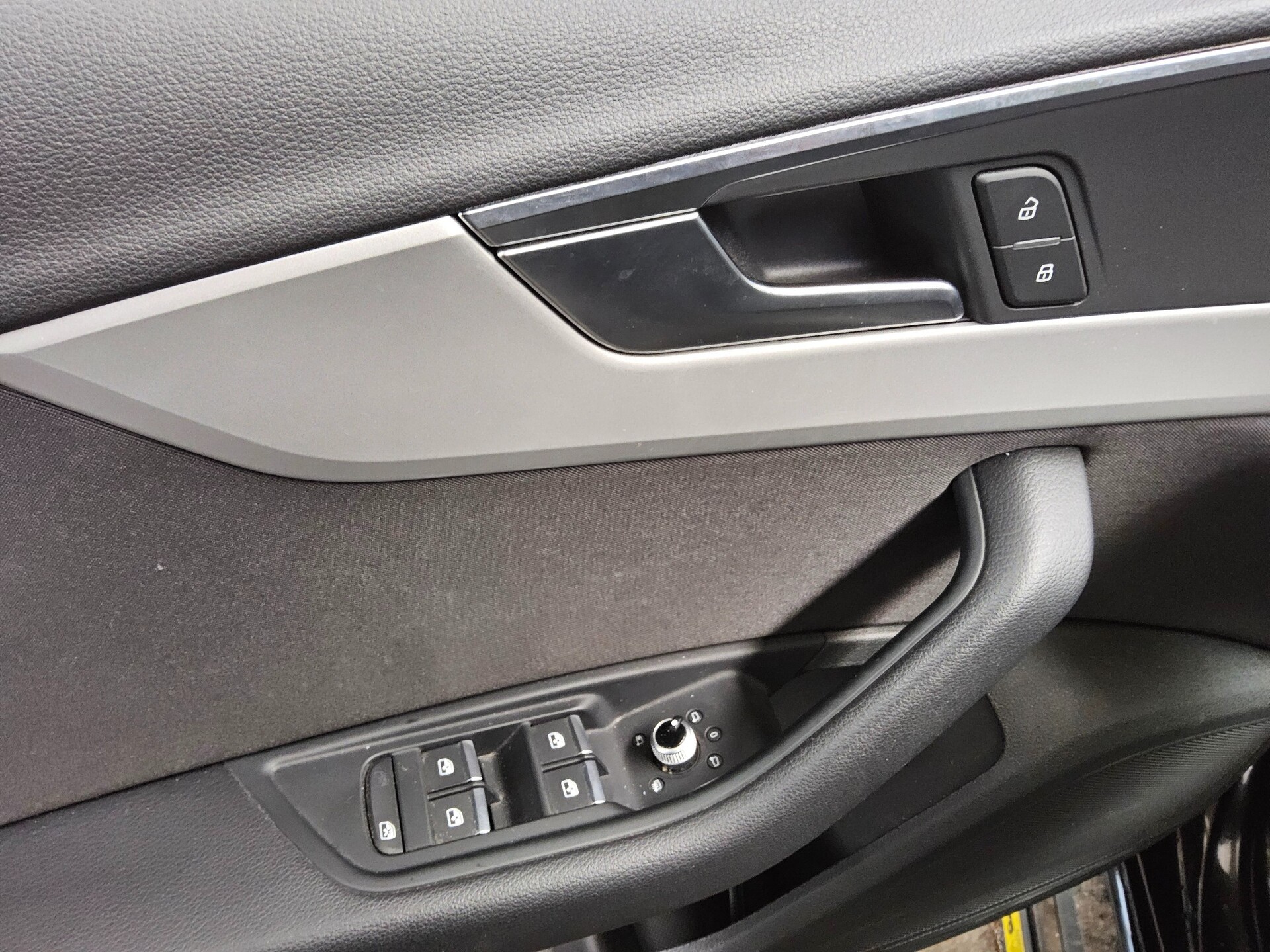 Audi A4 Avant 35 TDI advanced Navi LED vc StandHzg 10