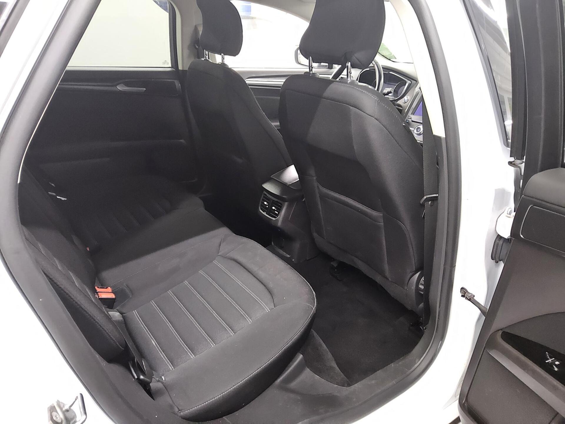 Ford Mondeo Turnier 2.0 EB Titanium Navi LED RFK AHK 13