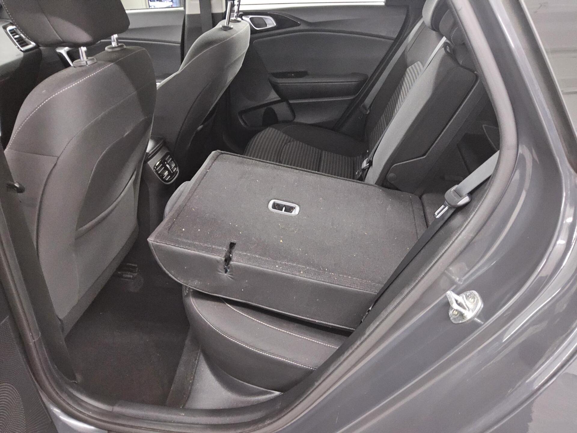 Kia cee'd 1.5 T-GDI Vision Navi Shz RFK PDC DAB 12