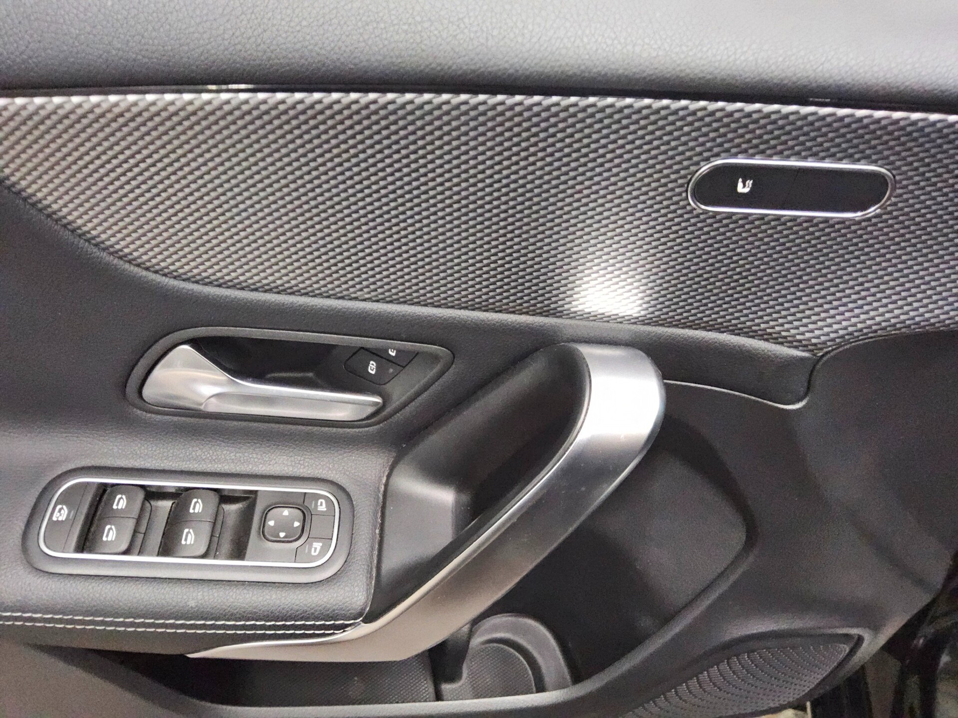 Mercedes-Benz A 200 d Progressive T-Leder Navi LED Pano SHZ 10