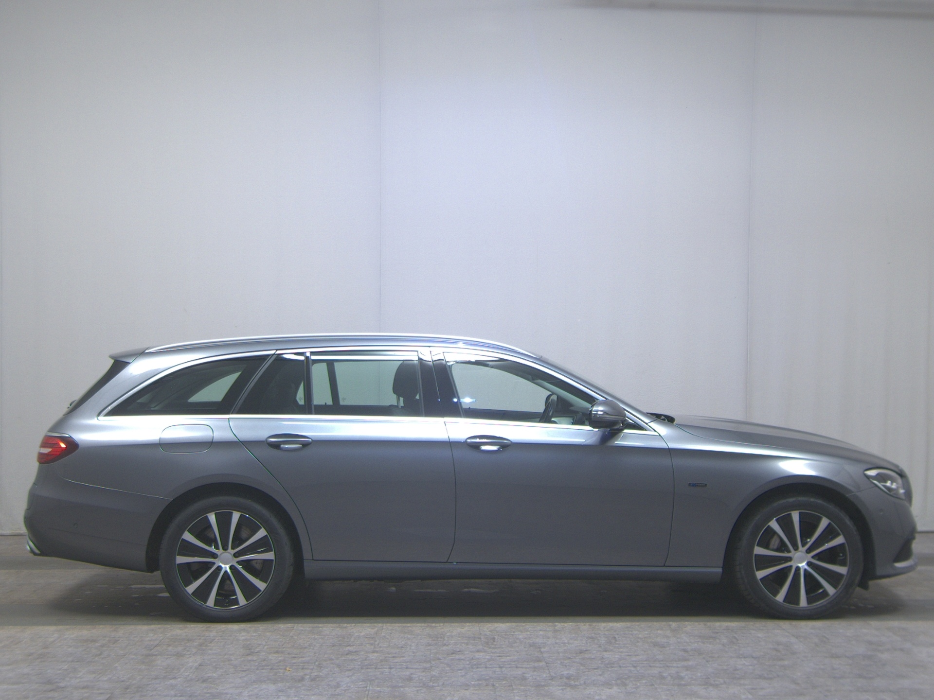 Mercedes-Benz E 300 T de Avantgarde Navi LED Widescr. RFK