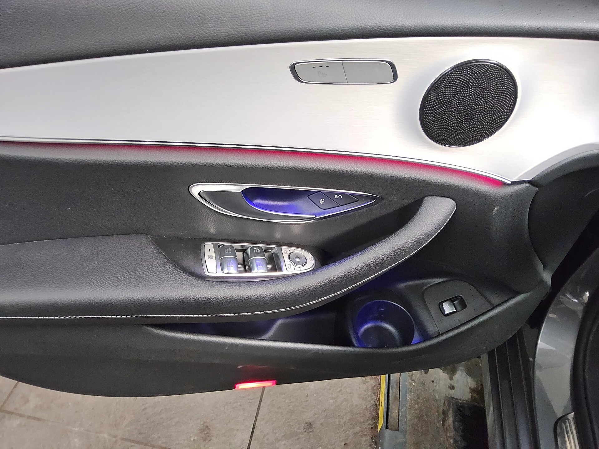 Mercedes-Benz E 300 T de Avantgarde Navi LED Widescr. RFK 10