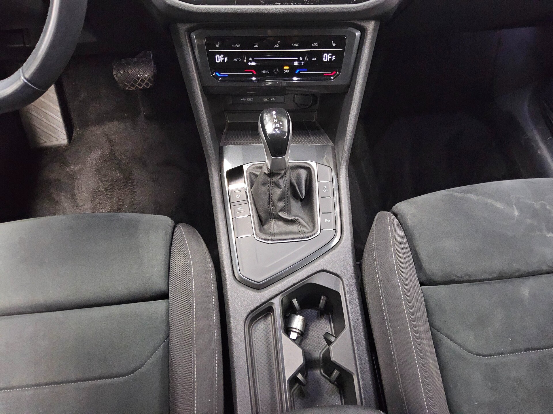 Volkswagen Tiguan 2.0 TDI Life Navi LED ACC 4xShz PDC BT 6