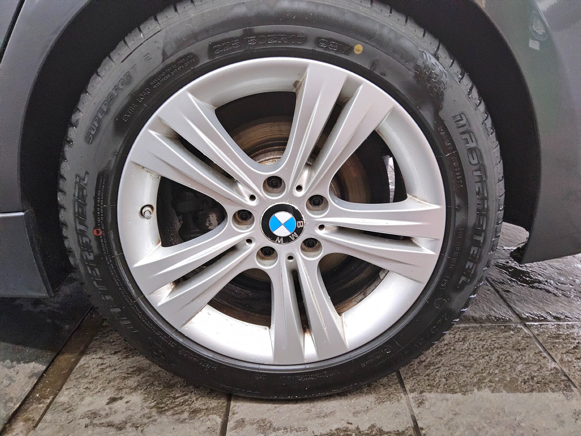 BMW 318dA Touring Navi Xenon HiFi SHZ 10