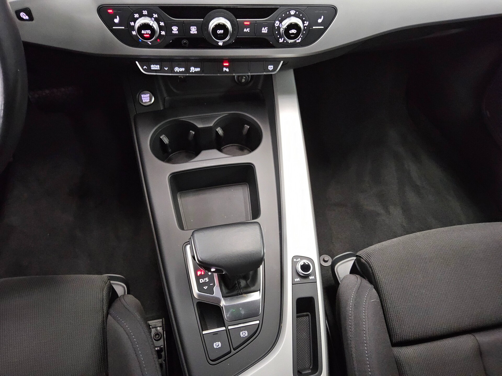 Audi A4 Avant 40 TDI Navi LED Sportsitze PDC 6