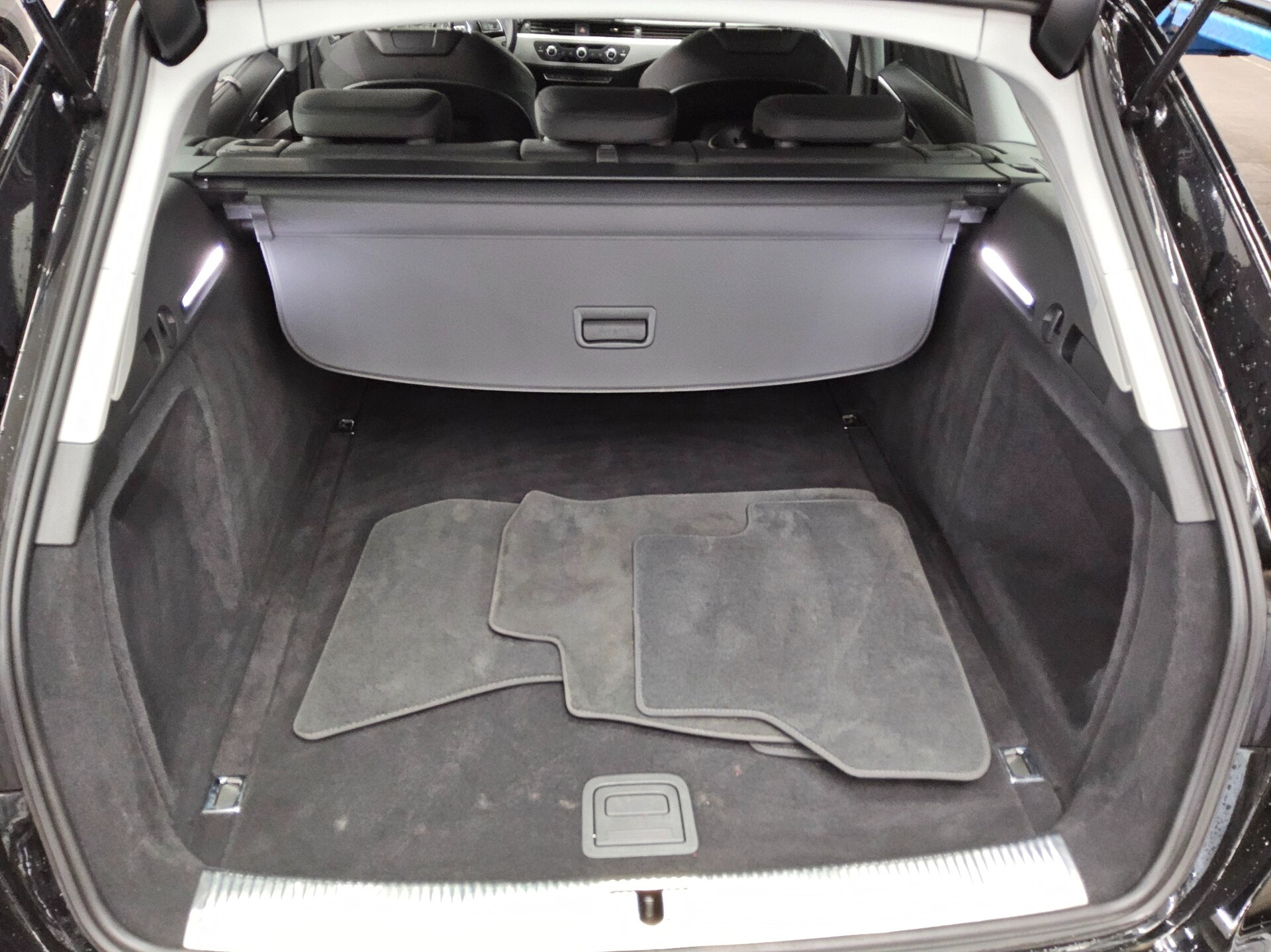 Audi A4 Avant 40 TDI Navi LED Sportsitze PDC 11