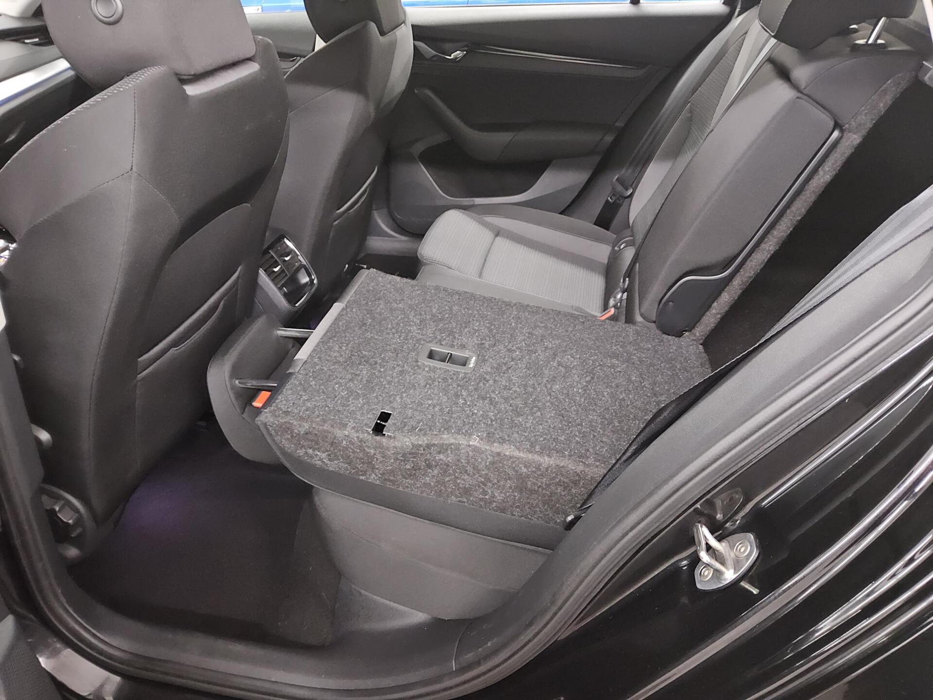 Skoda Octavia Kombi 2.0 TDI Ambition Navi LED vc PDC 13