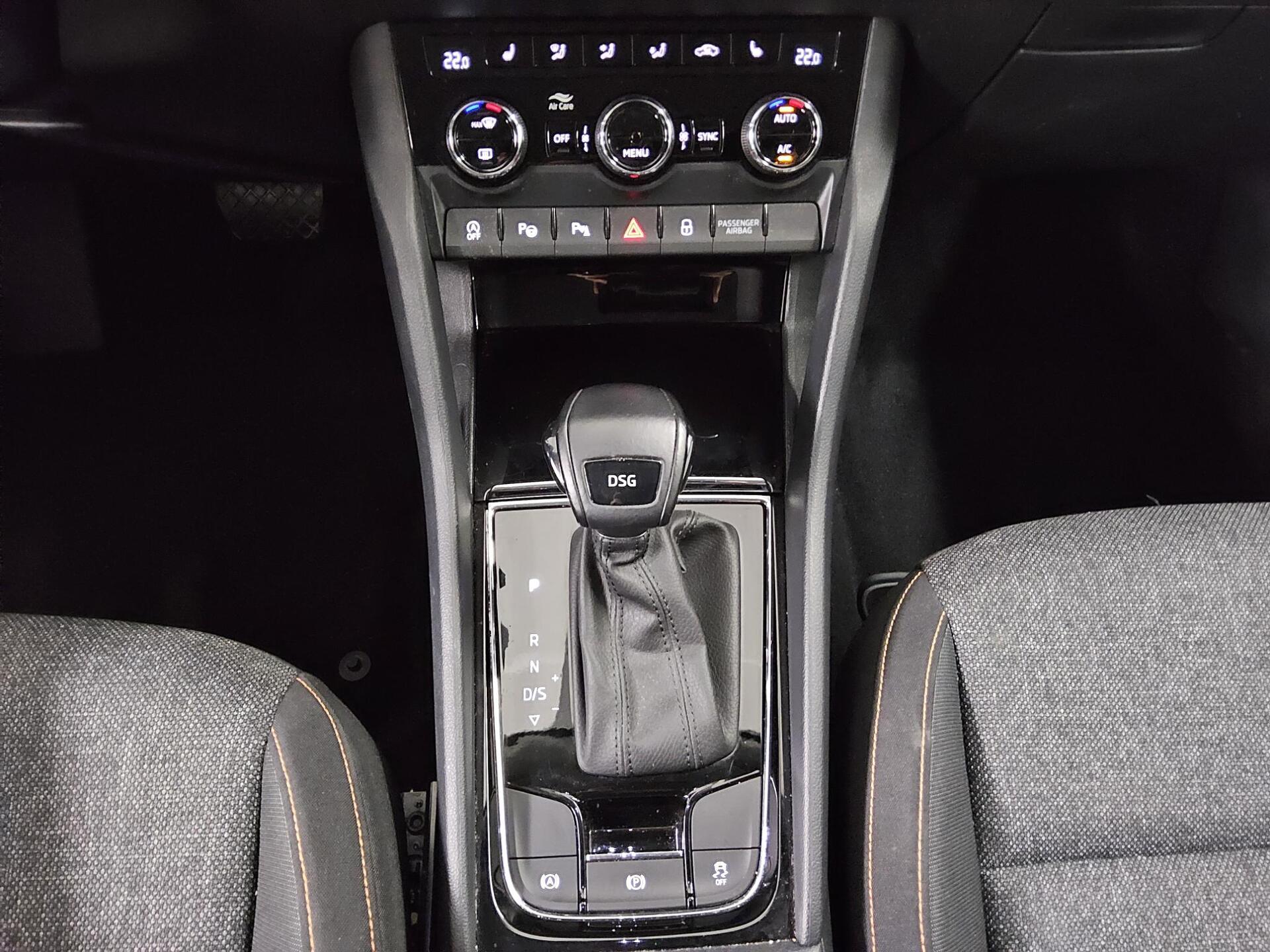 Skoda Karoq 1.5 TSI Clever Navi LED RfK ACC PDC Shz 6