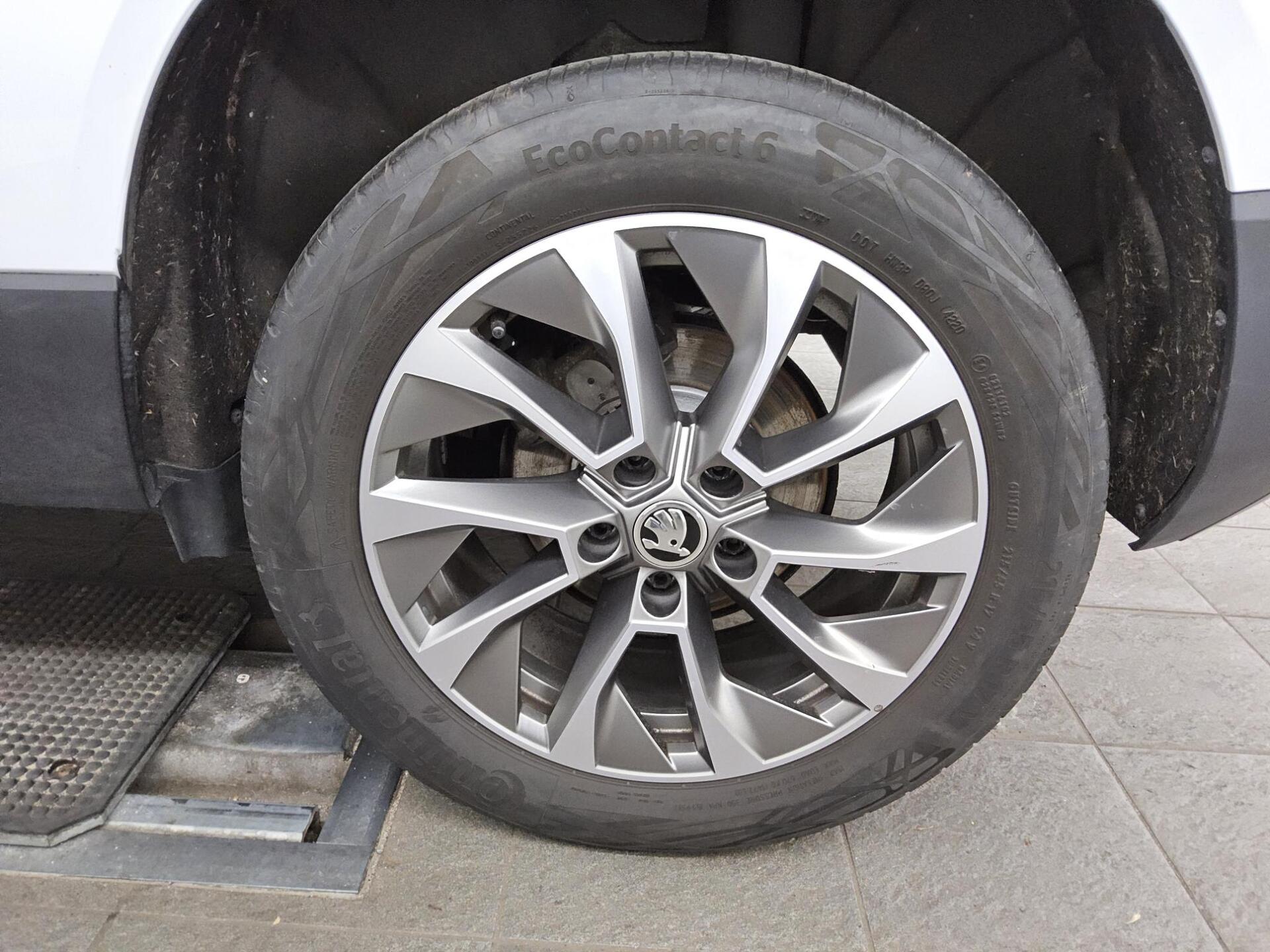 Skoda Karoq 1.5 TSI Clever Navi LED RfK ACC PDC Shz 10