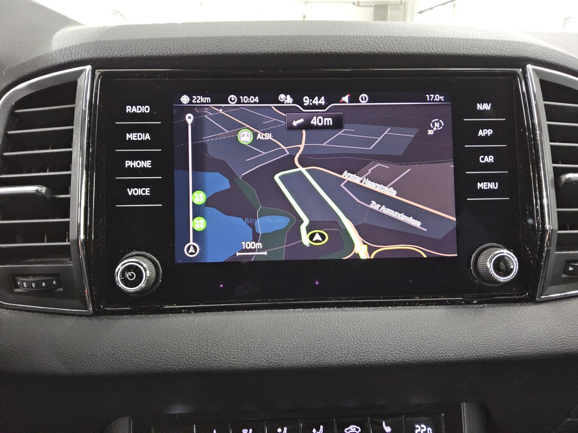 Skoda Karoq 1.5 TSI Clever Navi LED RfK ACC PDC Shz 7