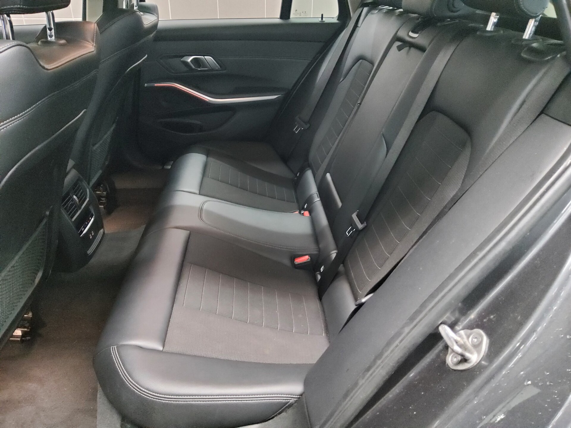 BMW 320dA Touring Sport-Line T-Leder Navi LED LC Pro 13