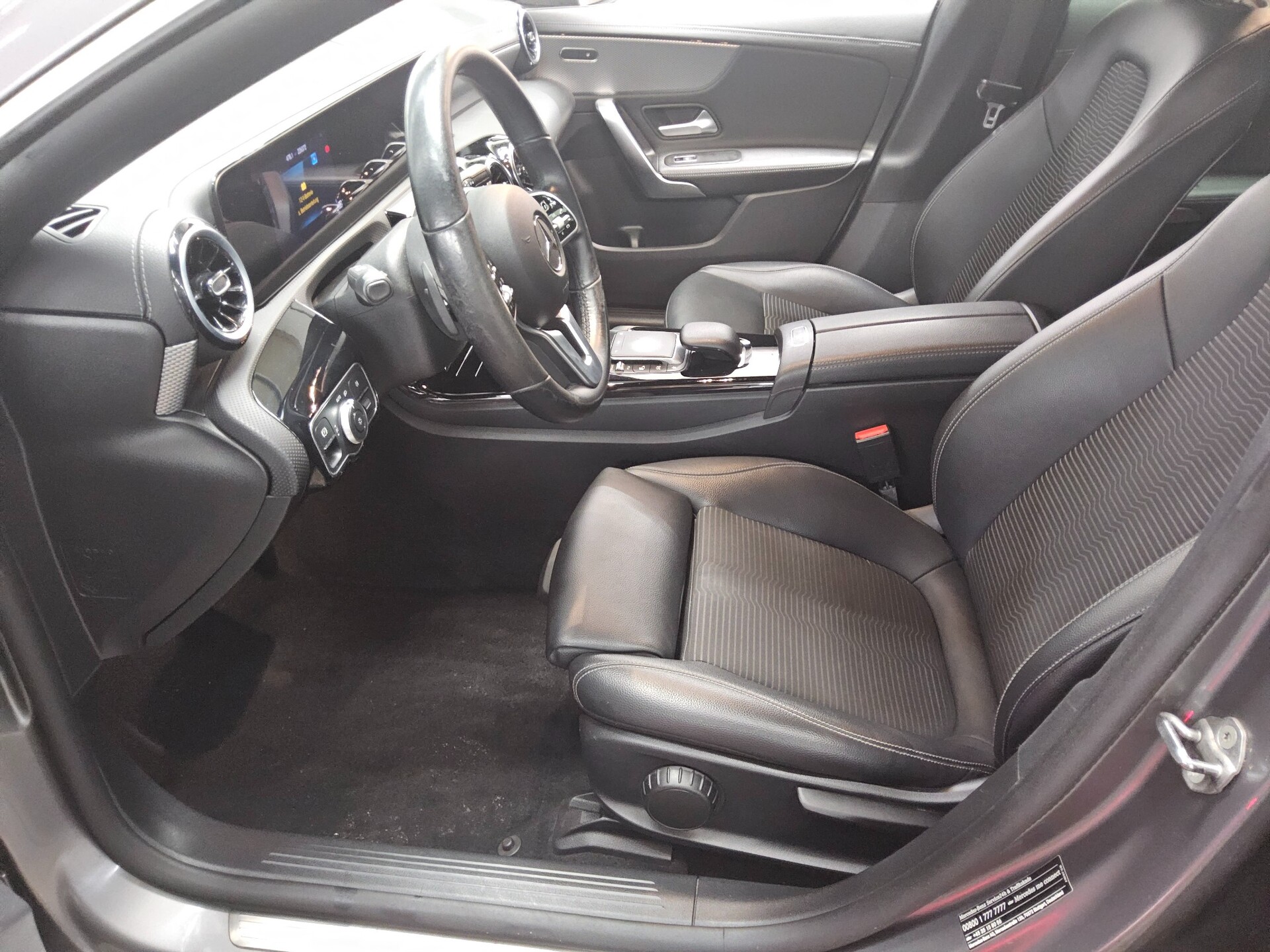 Mercedes-Benz CLA 200 SB d Progressive T-Leder Navi LED RfK 9