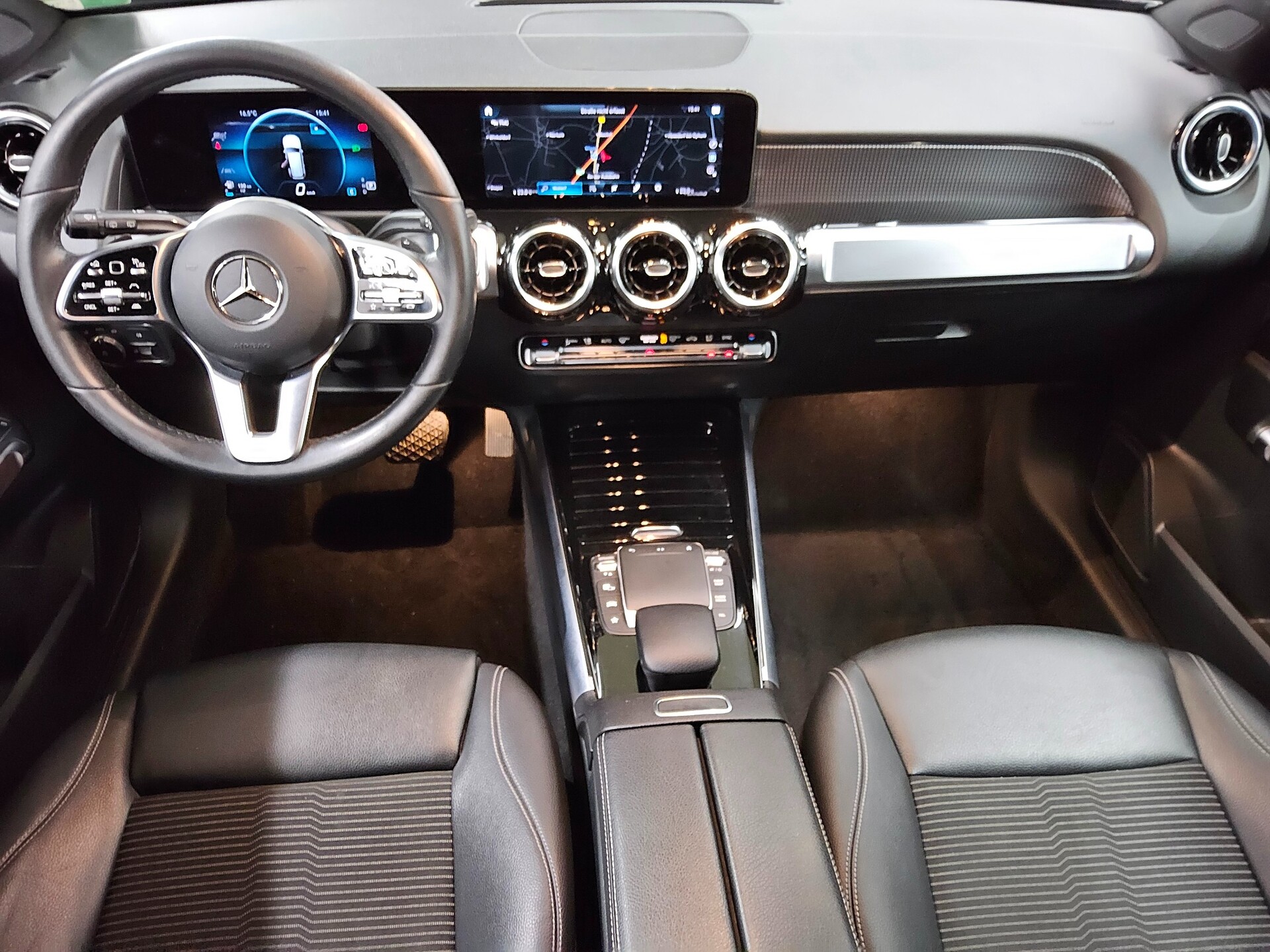 Mercedes-Benz GLB 200 d Progressive AHK Navi LED RFK Distr.+ 5