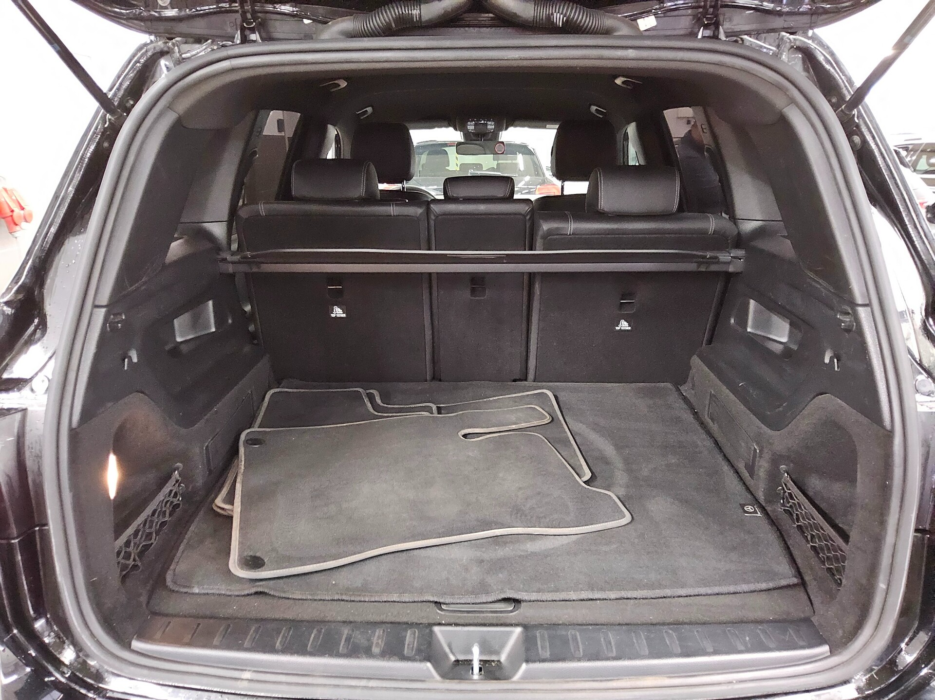 Mercedes-Benz GLB 200 d Progressive AHK Navi LED RFK Distr.+ 12