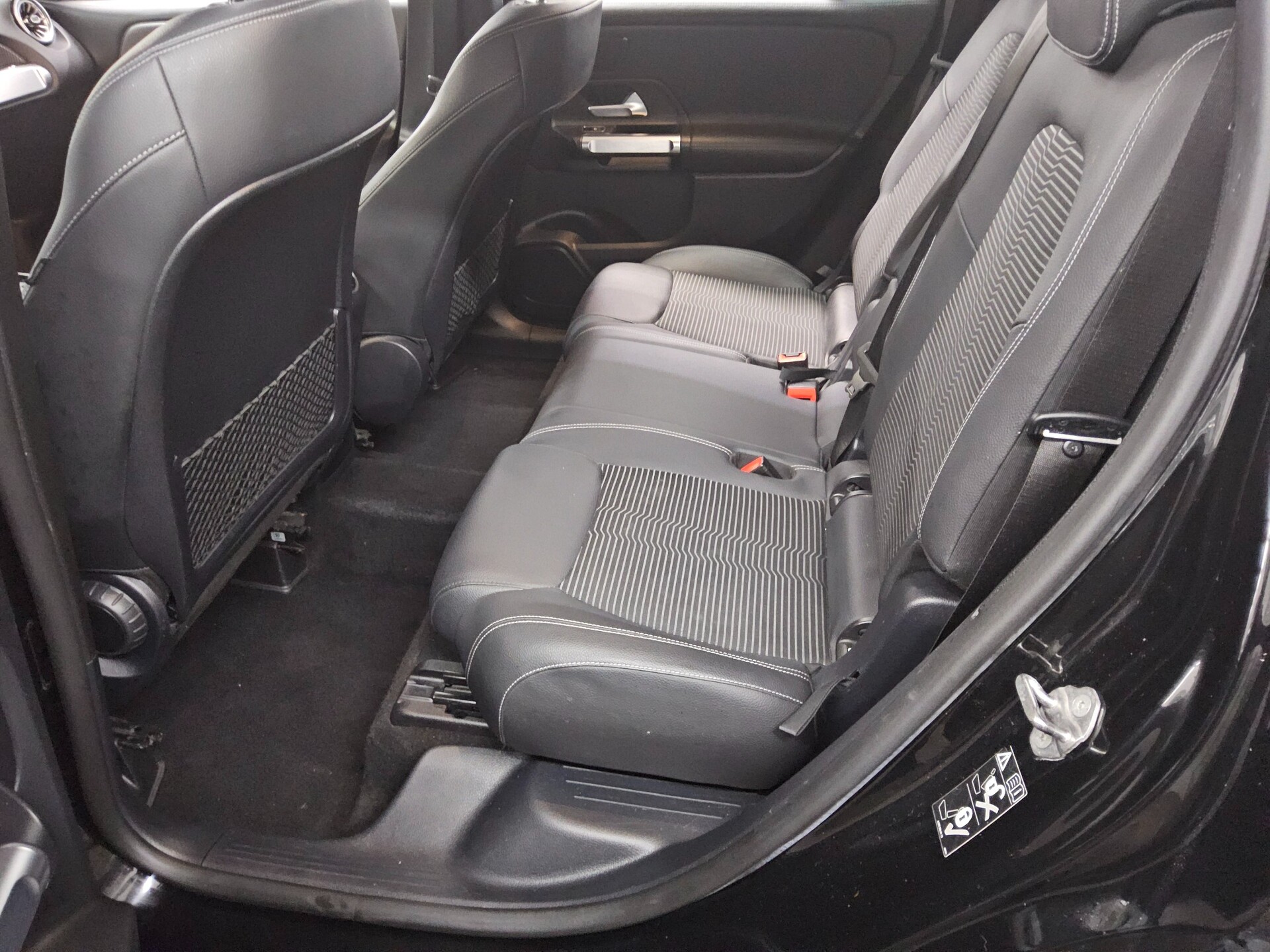 Mercedes-Benz GLB 200 d Progressive T-Leder Navi LED RfK Dist+ 13