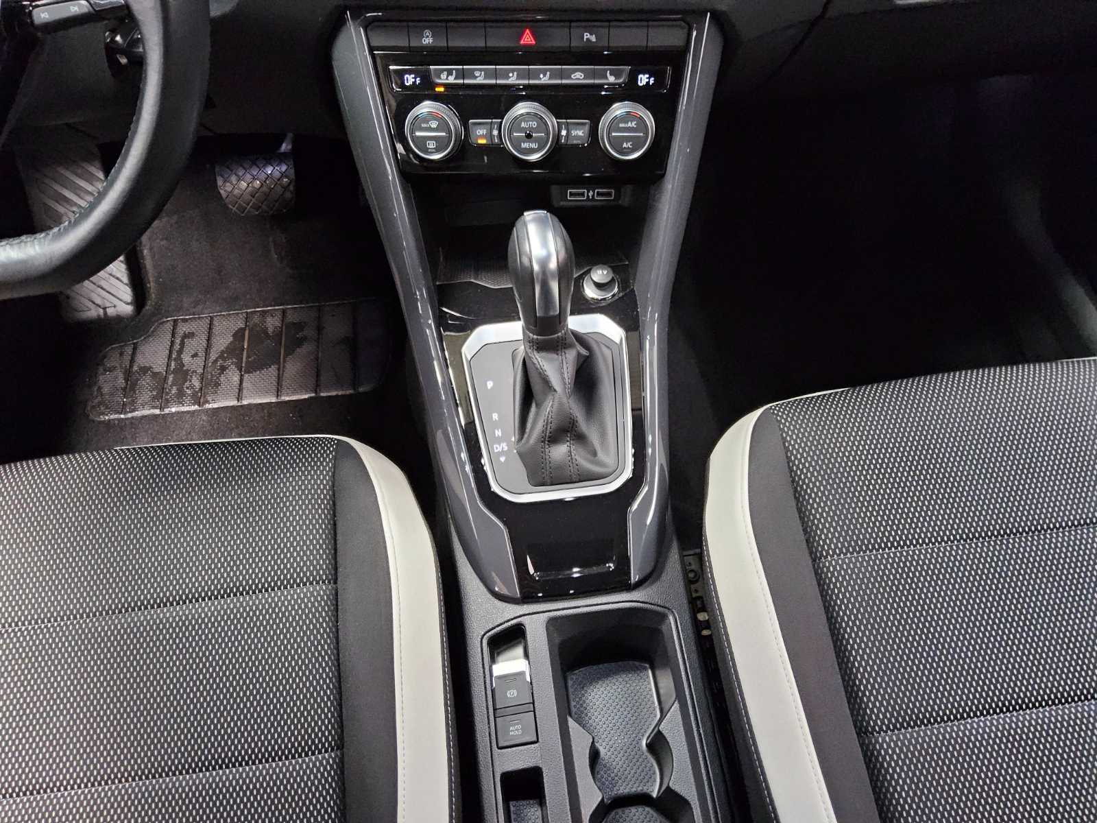 Volkswagen T-Roc 2.0 TDI Sport LED AID ACC RfK PDC Shz BT 6