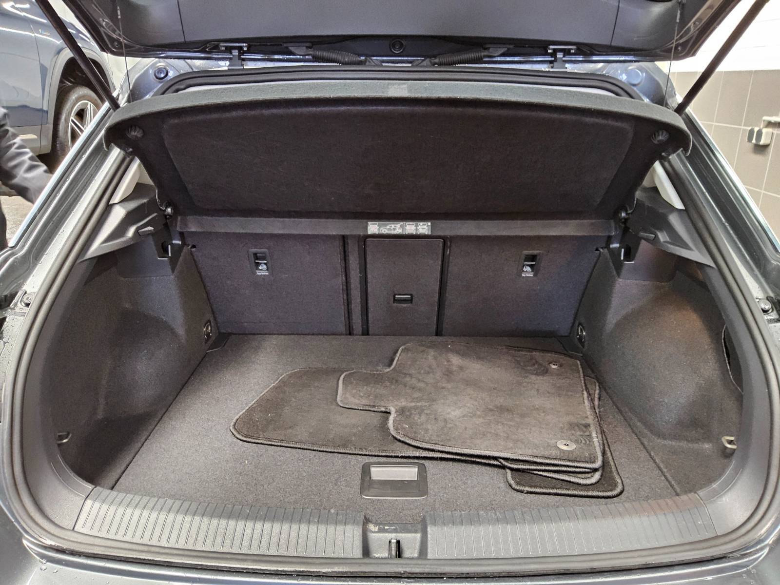 Volkswagen T-Roc 2.0 TDI Sport LED AID ACC RfK PDC Shz BT 12