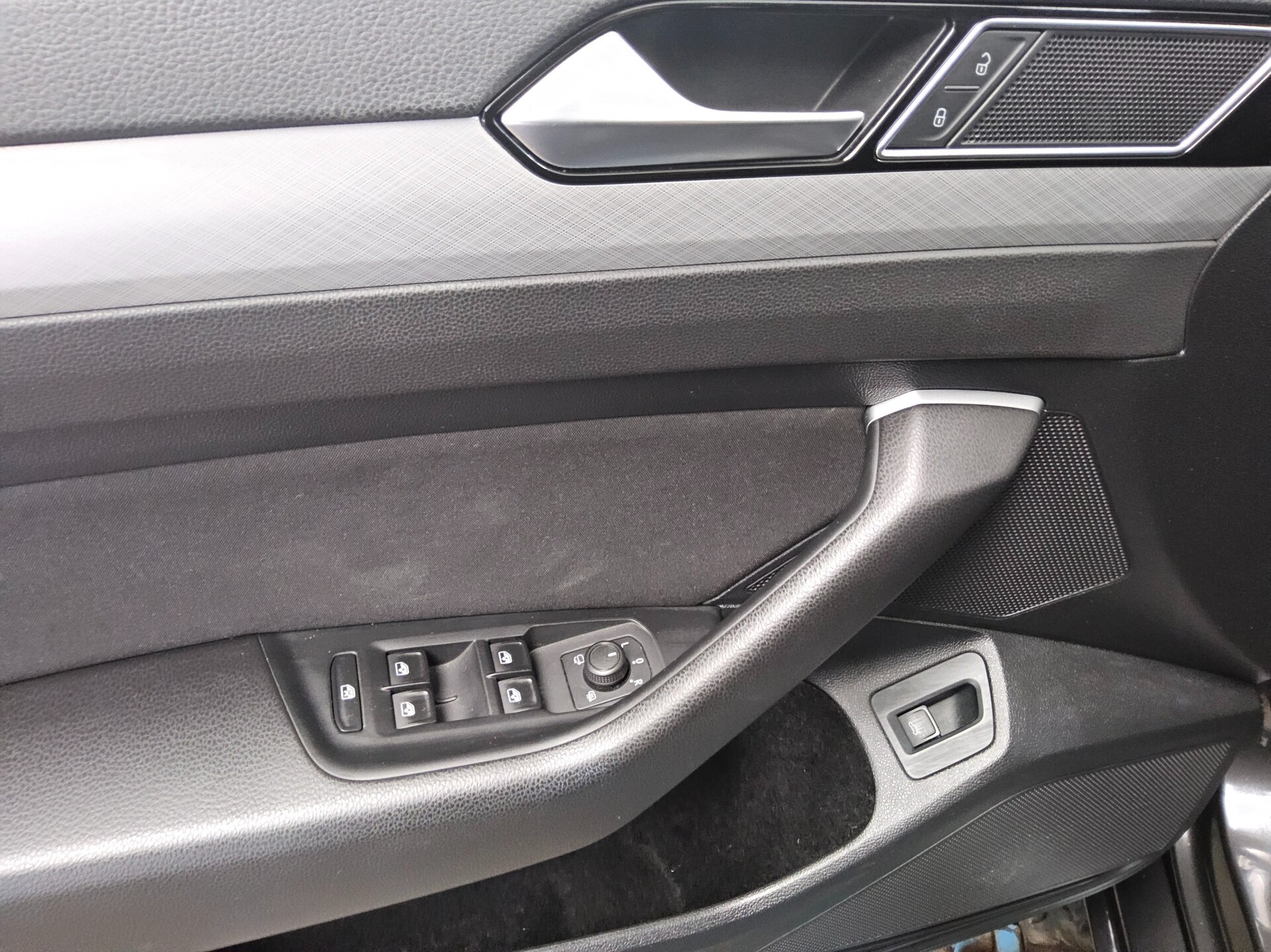 Volkswagen Passat Var. 2.0 TDI Business Navi LED RfK 9