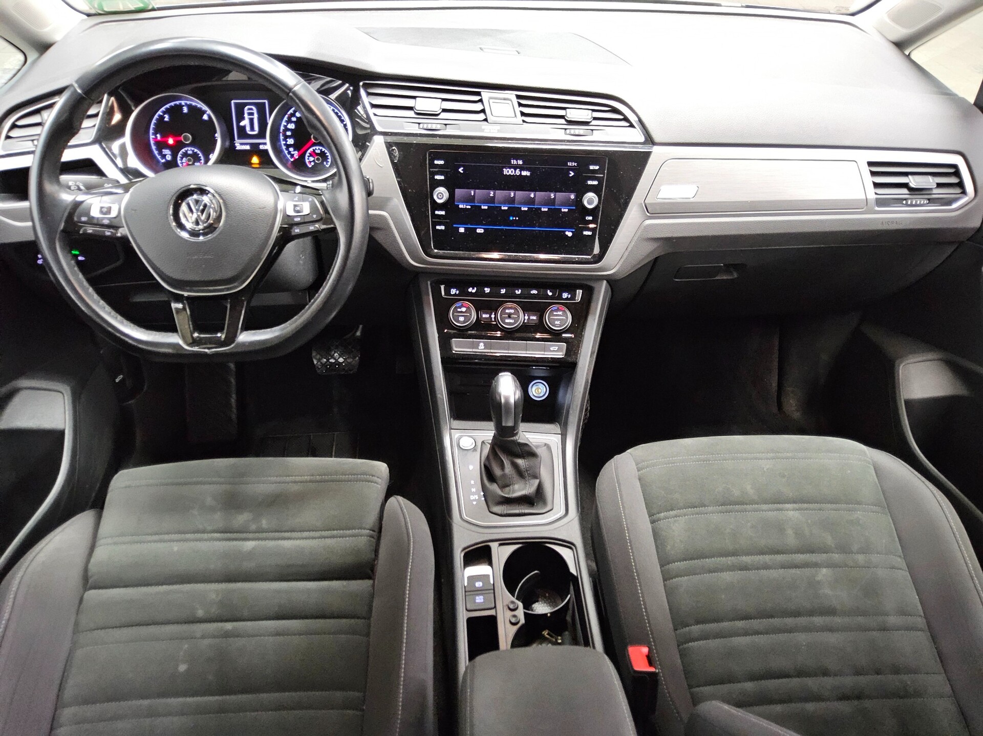 Volkswagen Touran 2.0 TDI Comf. 7-Sitze ACC Shz Klima BT 5